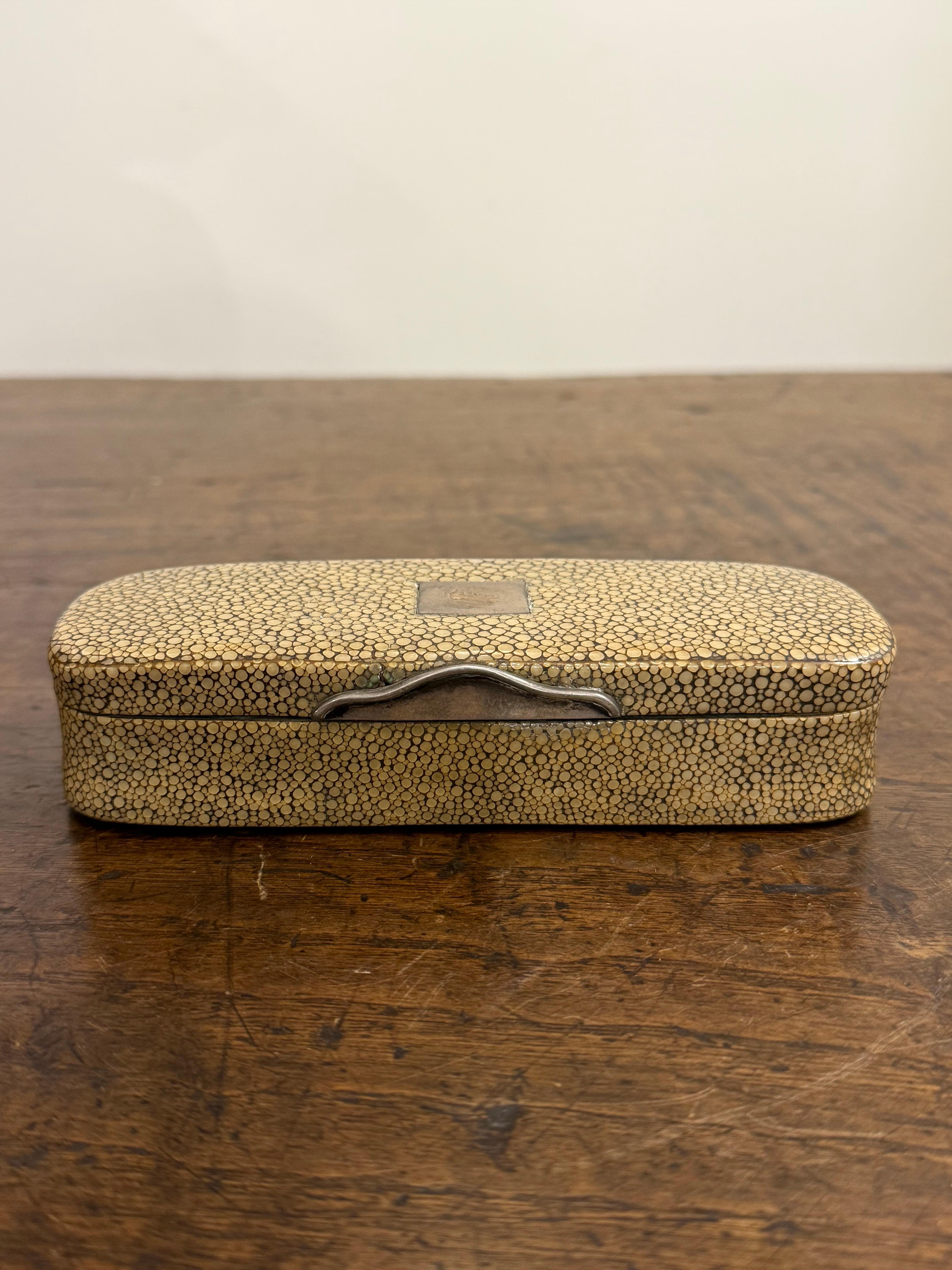 Boîte à tabac en galuchat, XVIIIe siècle en vente 5