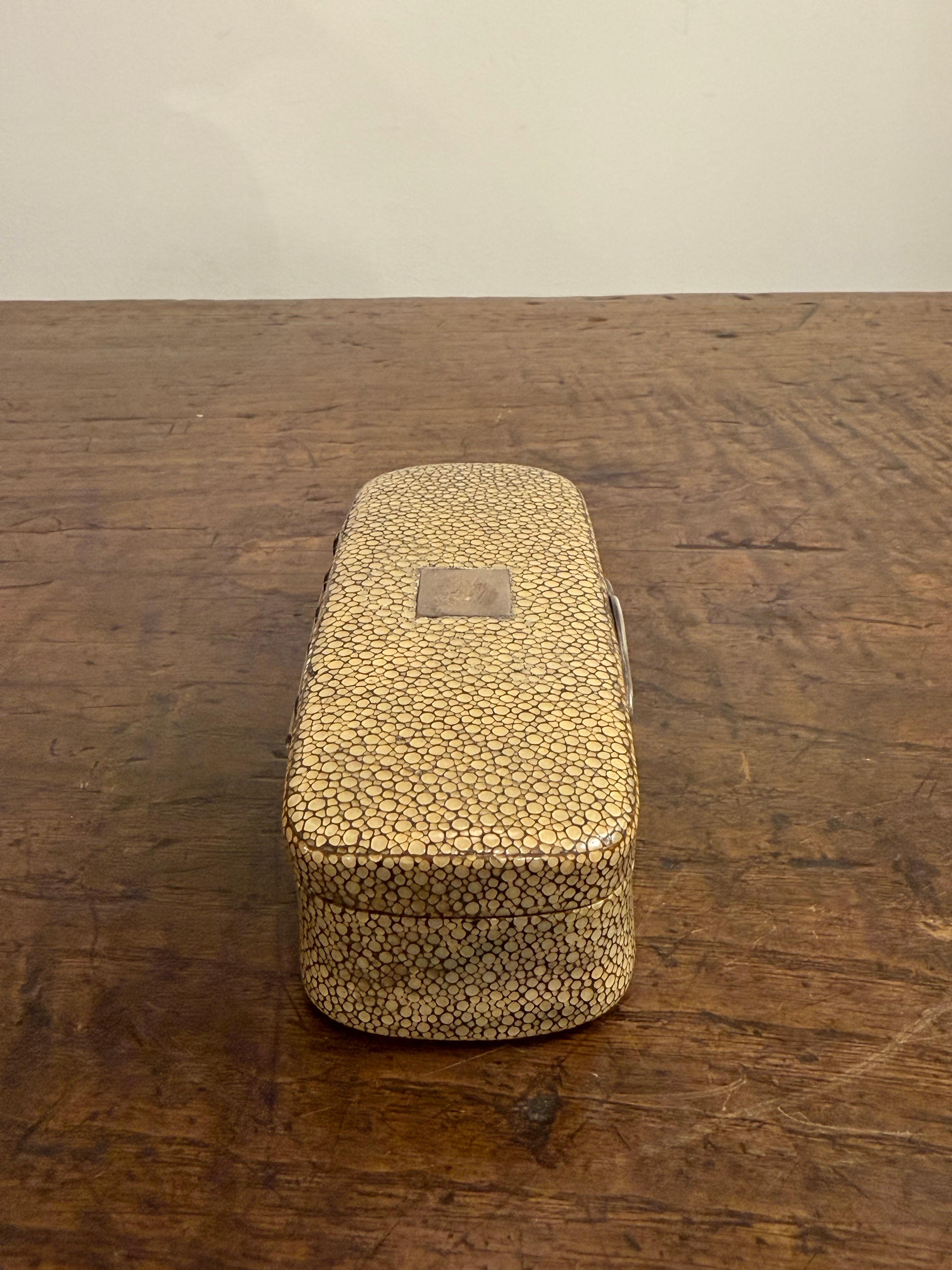 Boîte à tabac en galuchat, XVIIIe siècle en vente 6