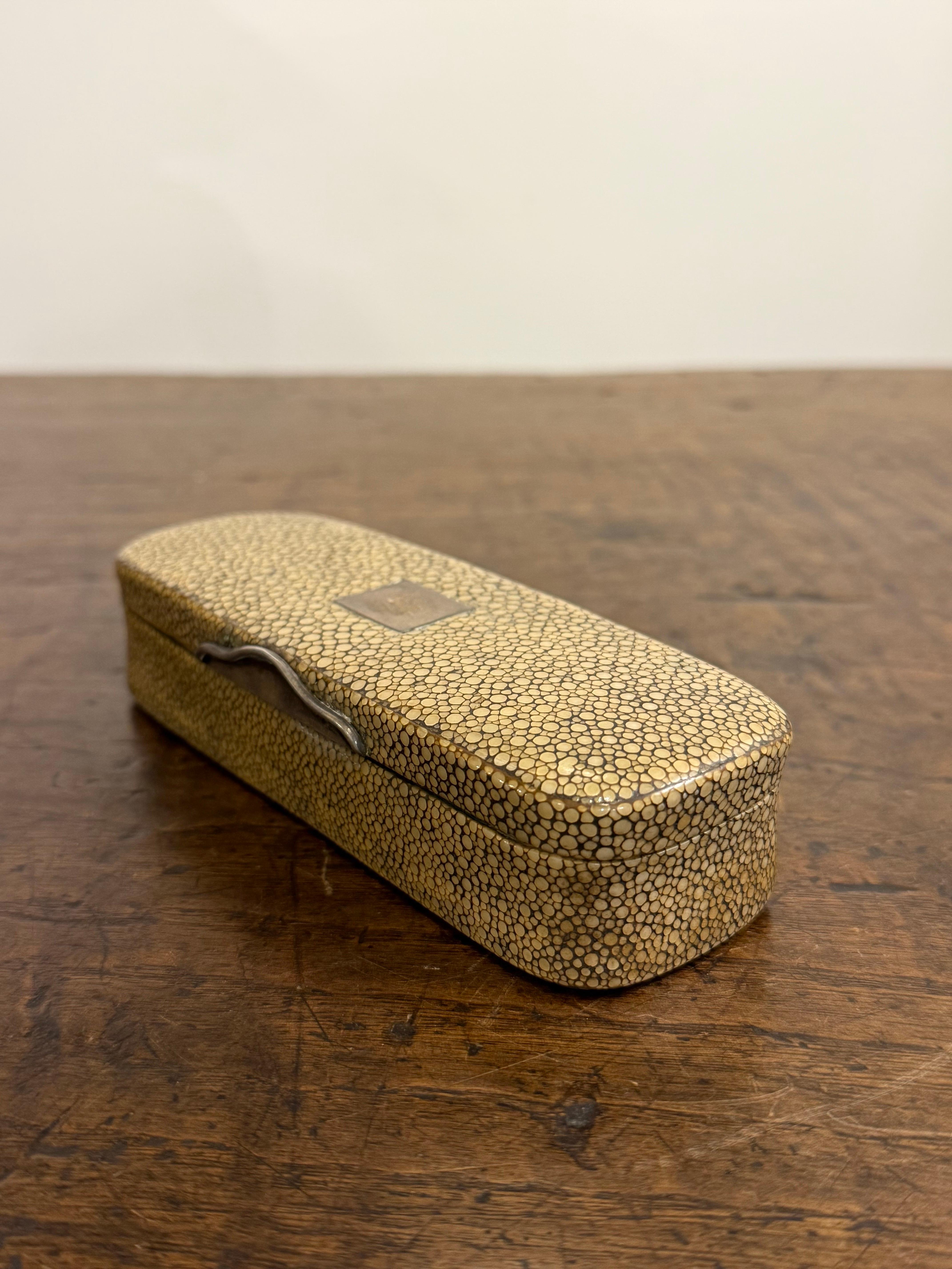 XVIIIe siècle et antérieur Boîte à tabac en galuchat, XVIIIe siècle en vente