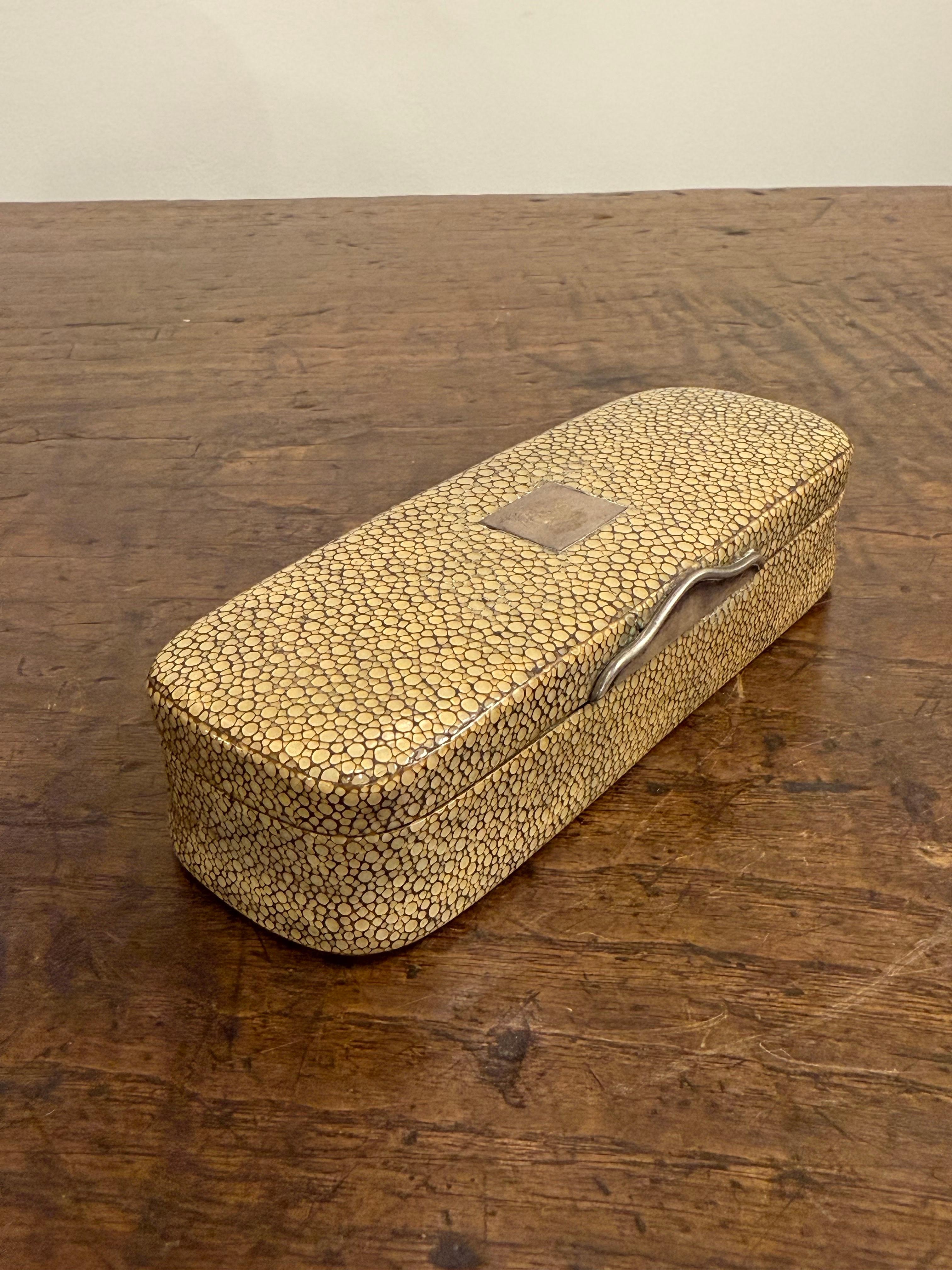 Boîte à tabac en galuchat, XVIIIe siècle en vente 2