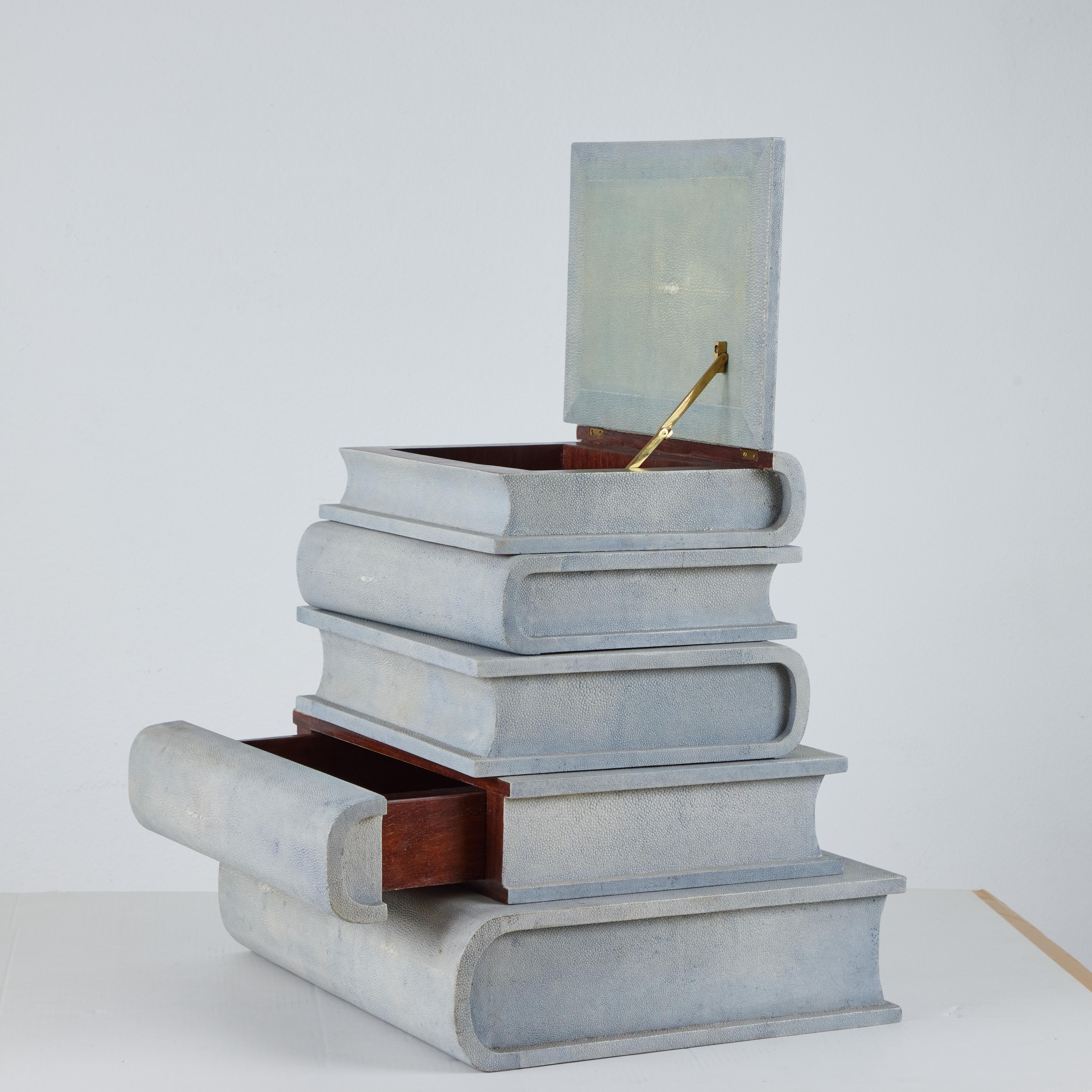 Beistelltisch „Stack of Books“ aus Chagrinlederfurnier, Maitland Smith, 1980er Jahre (Furnier) im Angebot