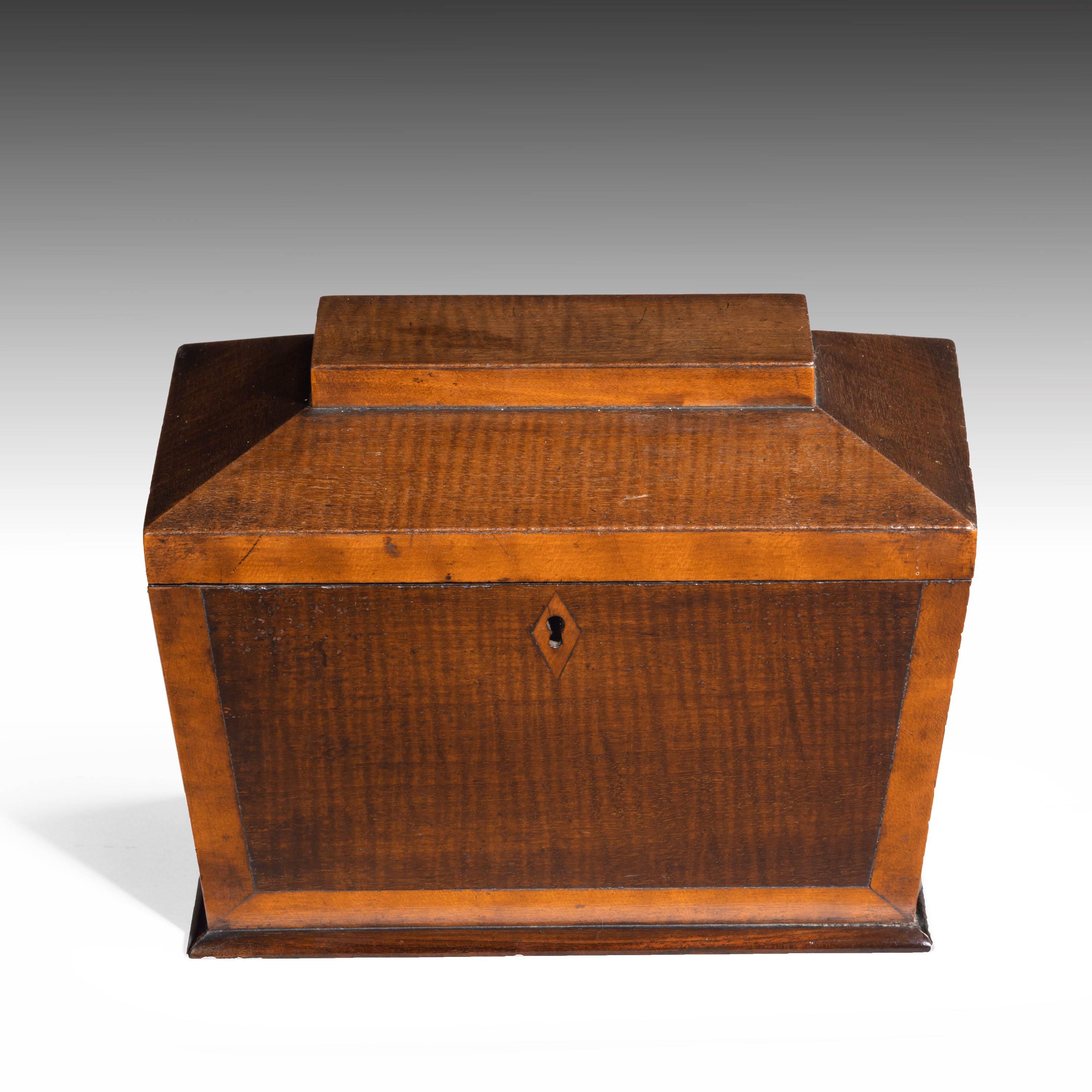 Shaped Late George III Period Mahogany Tea Caddy In Good Condition In Peterborough, Northamptonshire
