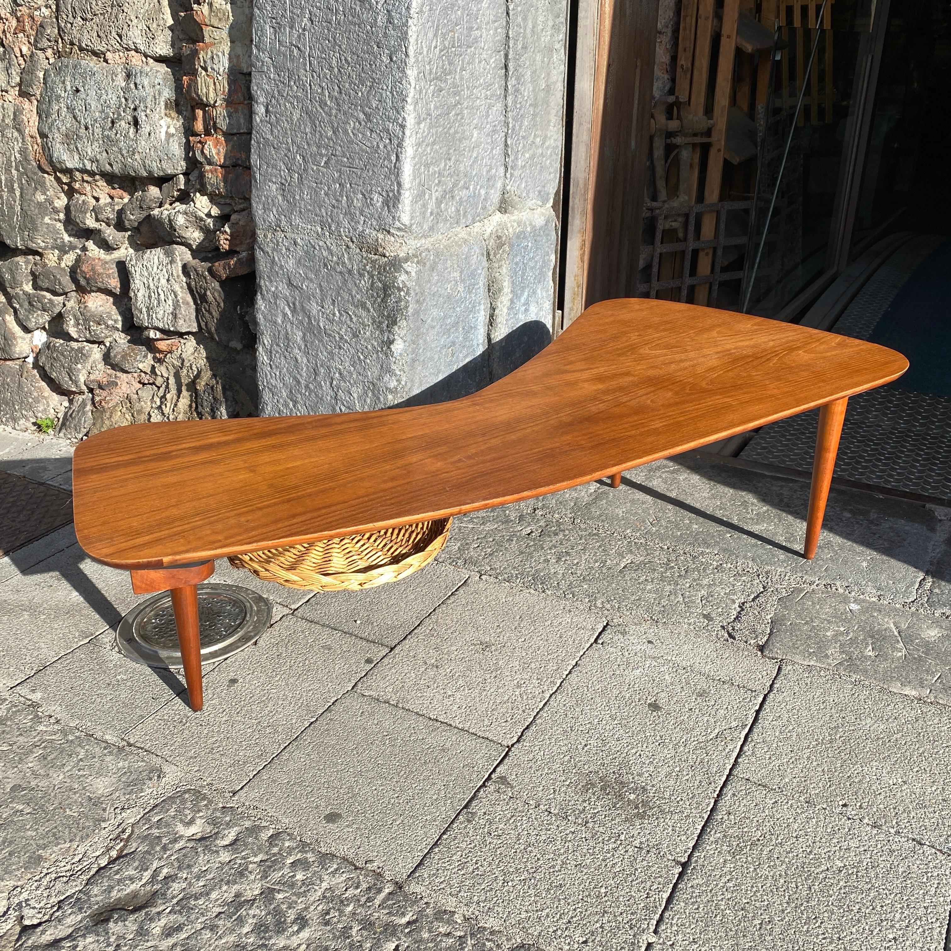 An amazing maple and rosewood side table made in Italy in the 1950s in very good vintage conditions. Taichiro Nakai conceived turnable wicker round tray used as a supplementary plane.