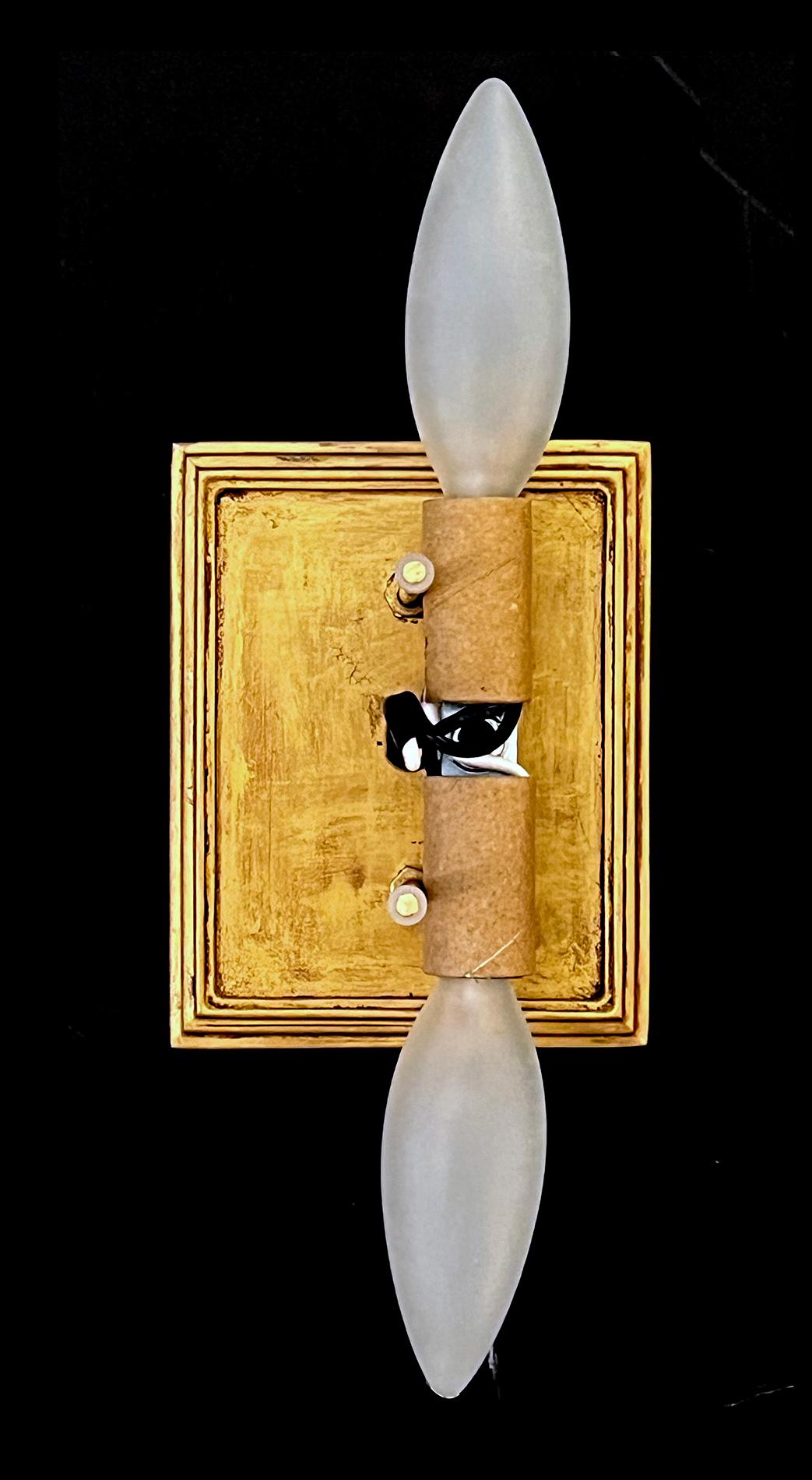 Ein formschönes Paar 2-Licht-Konsolen aus Murano-Glas  (Geblasenes Glas)