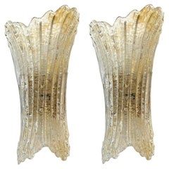 Ein formschönes Paar 2-Licht-Konsolen aus Murano-Glas 