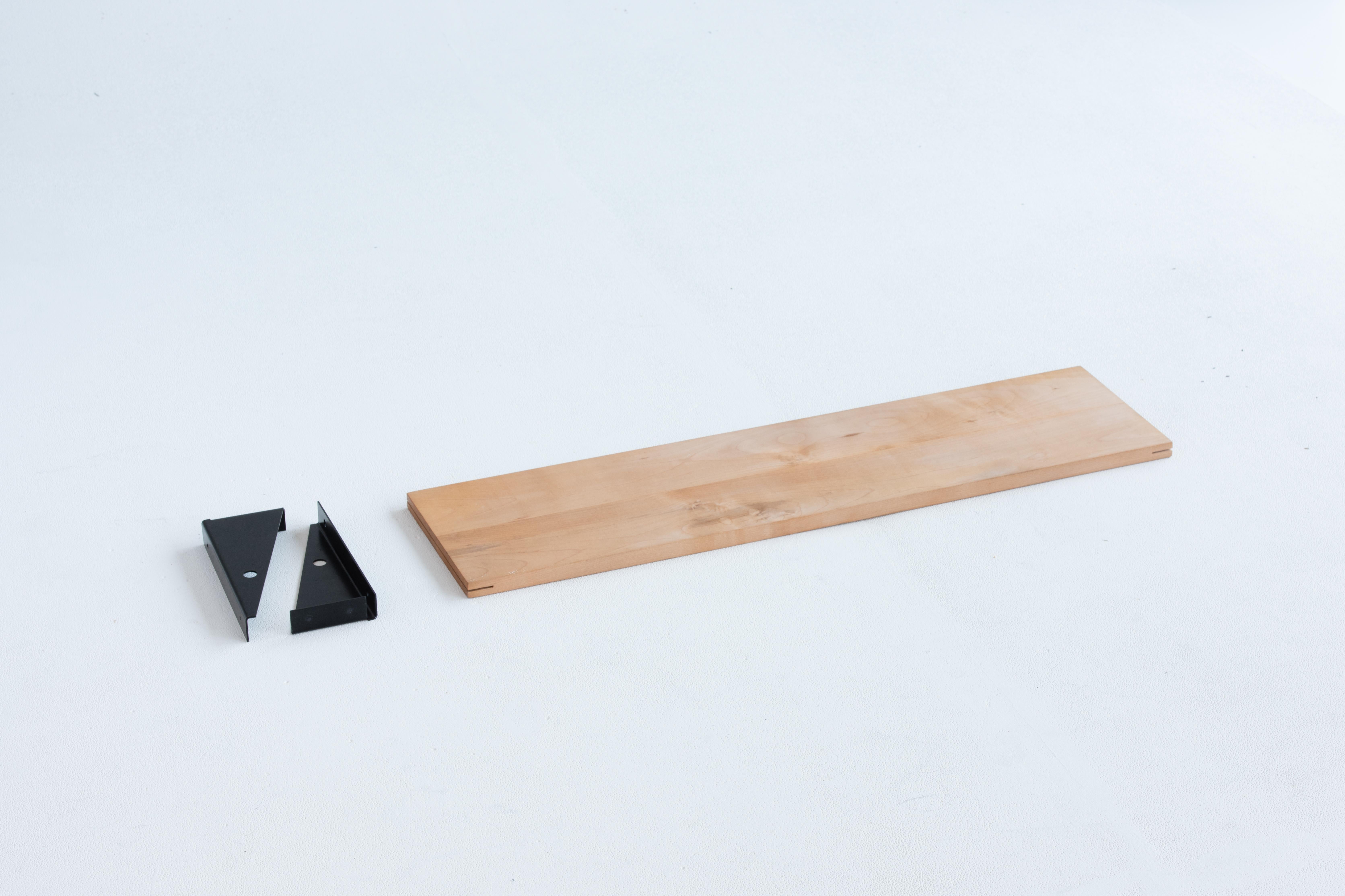 Studio A Shelf - Mensola da parete moderna in faggio massiccio e acciaio dello Studio Yann Gandon In condizioni Nuovo in vendita a København S, DK