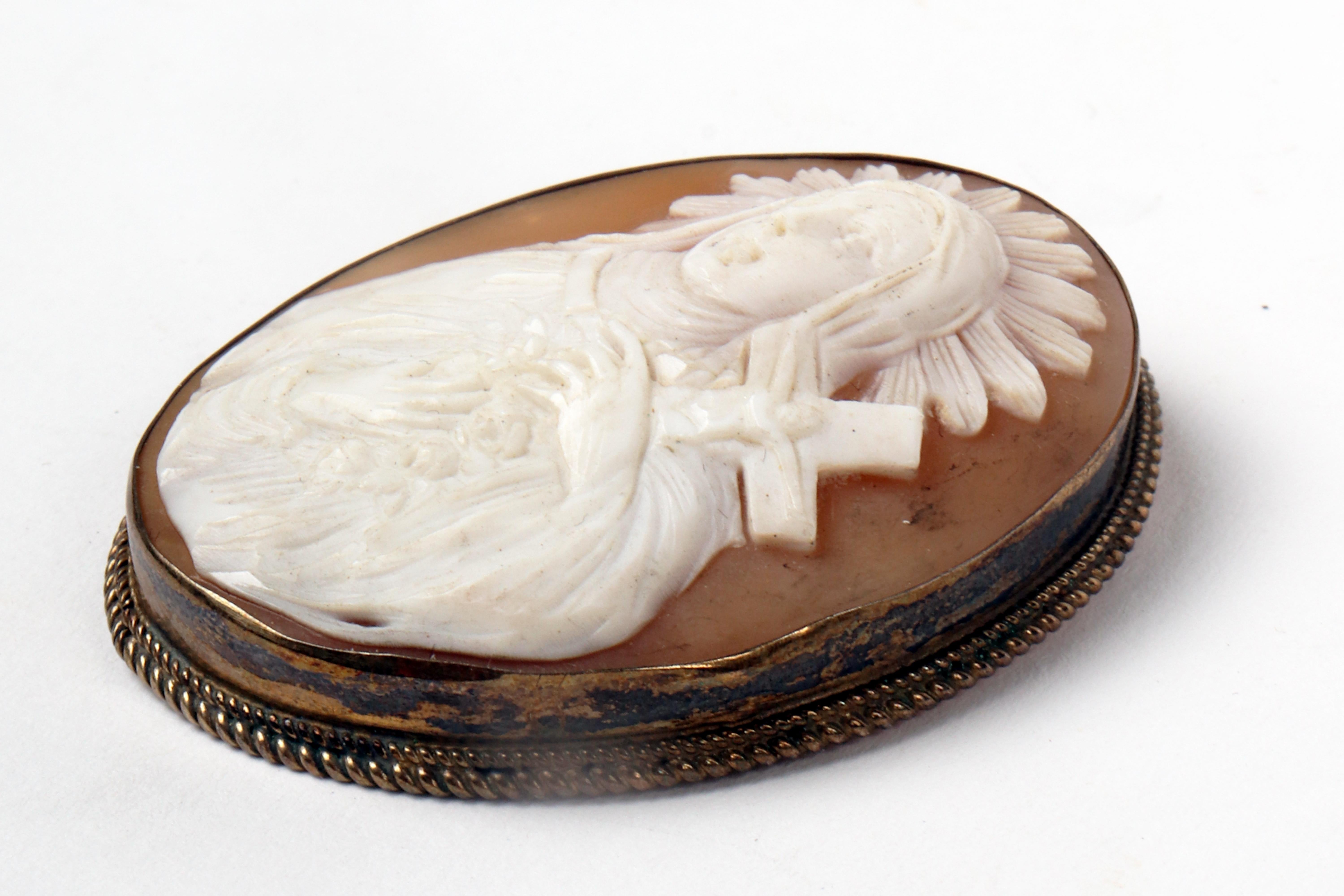 19th Century A shell cameo mounted in gilt metal with a Santa figure, England 1880. For Sale