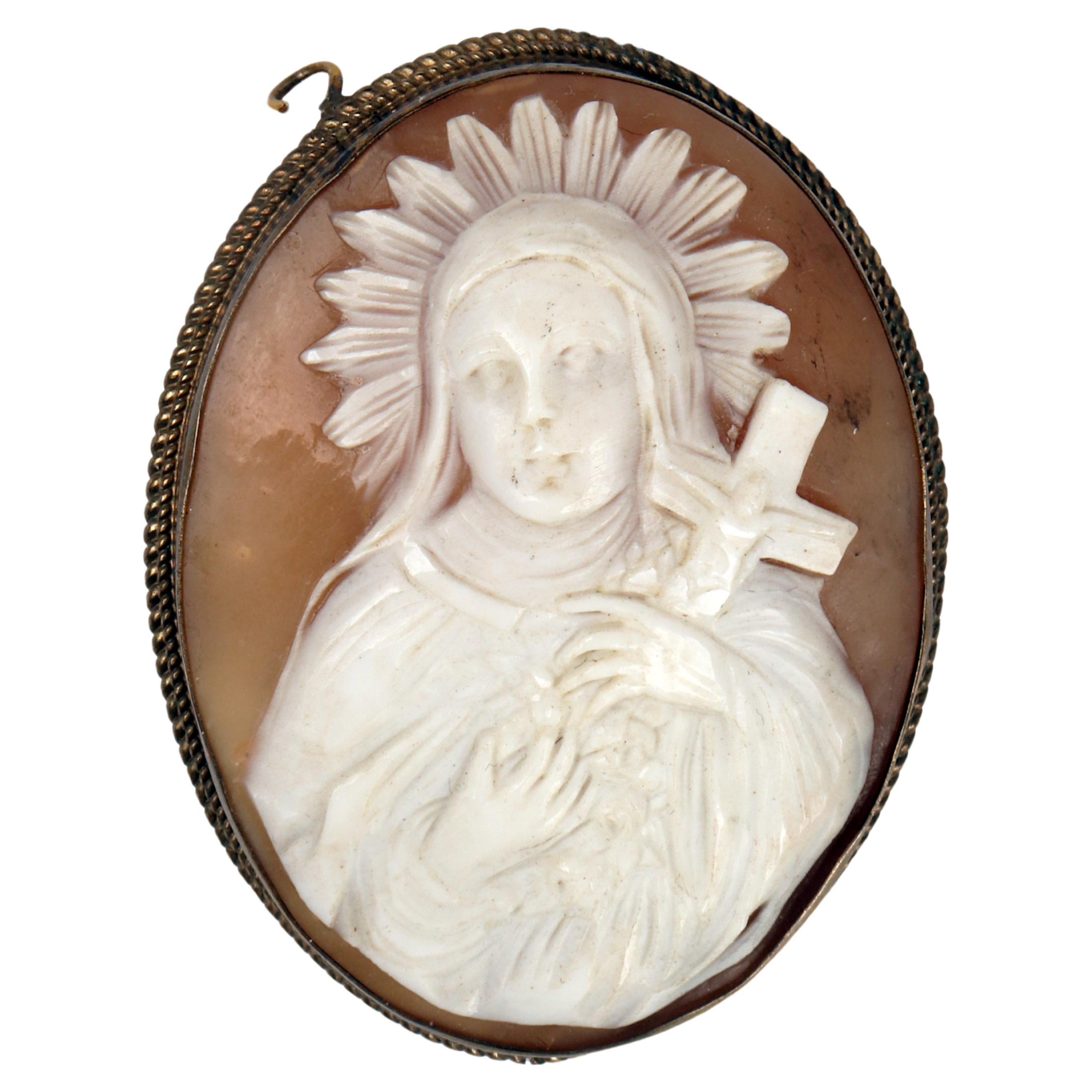 A shell cameo mounted in gilt metal with a Santa figure, England 1880. For Sale