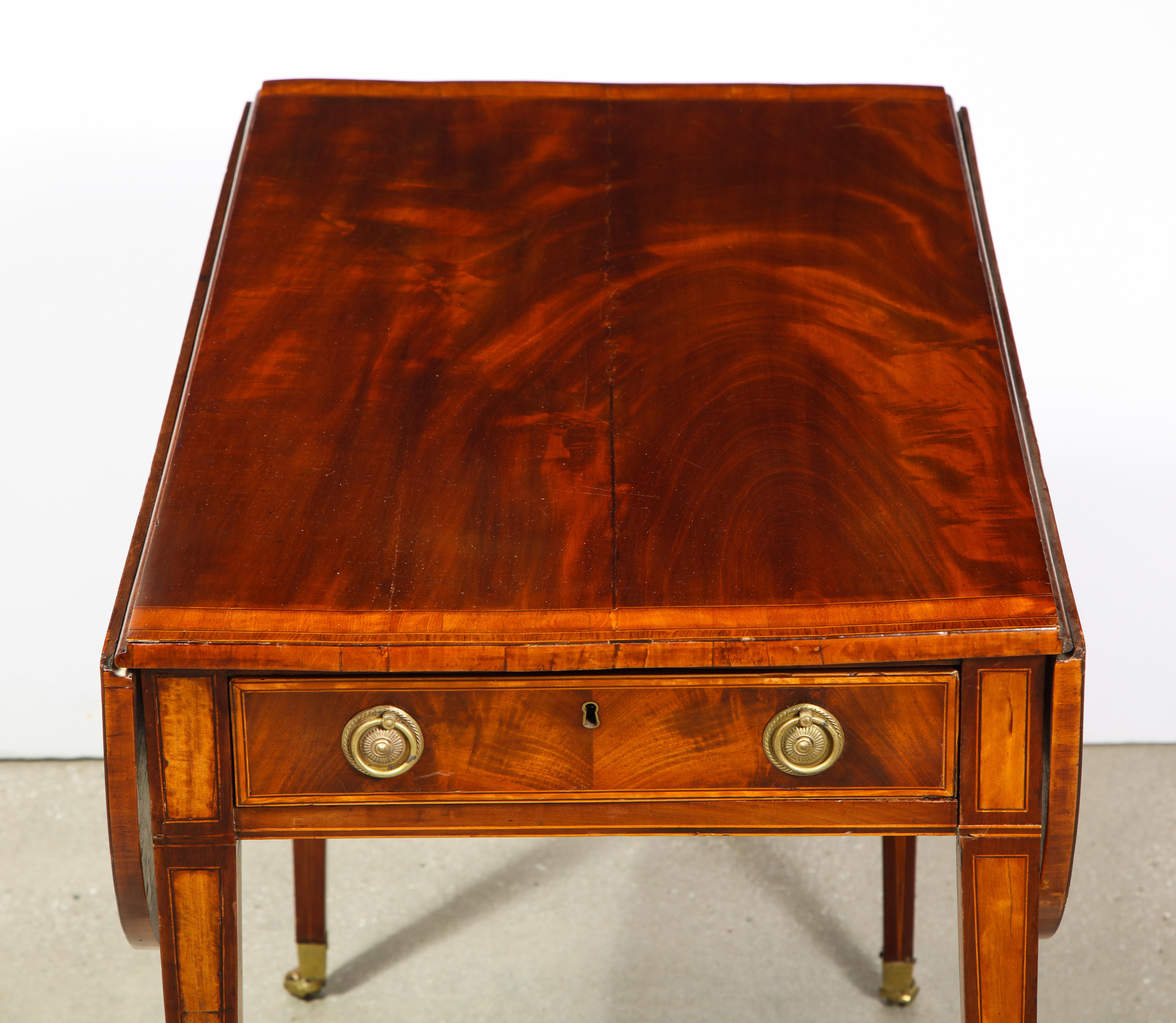 Sheraton inlaid mahogany Pembroke Table with satinwood banding In Good Condition In New York, NY