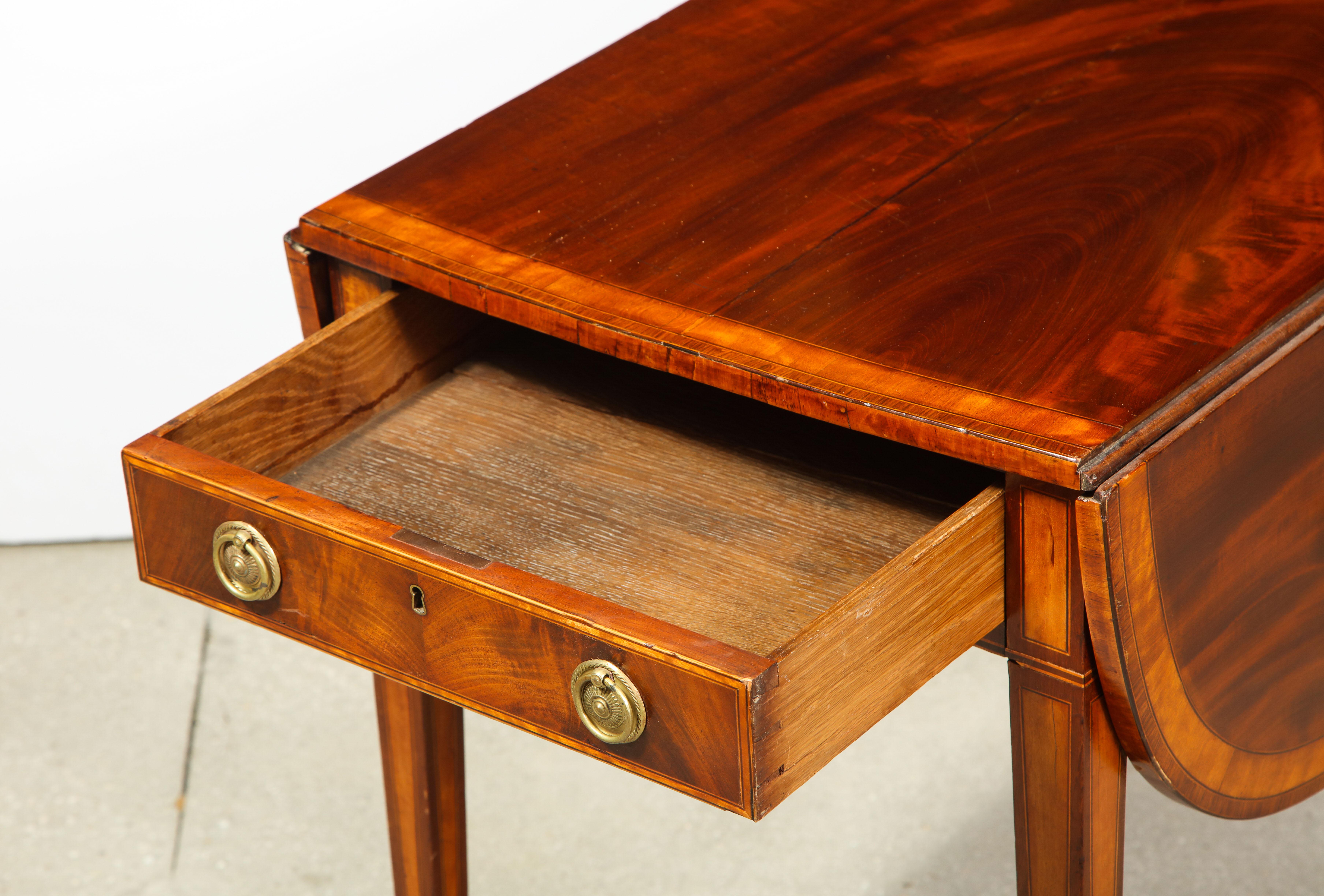 Early 19th Century Sheraton inlaid mahogany Pembroke Table with satinwood banding