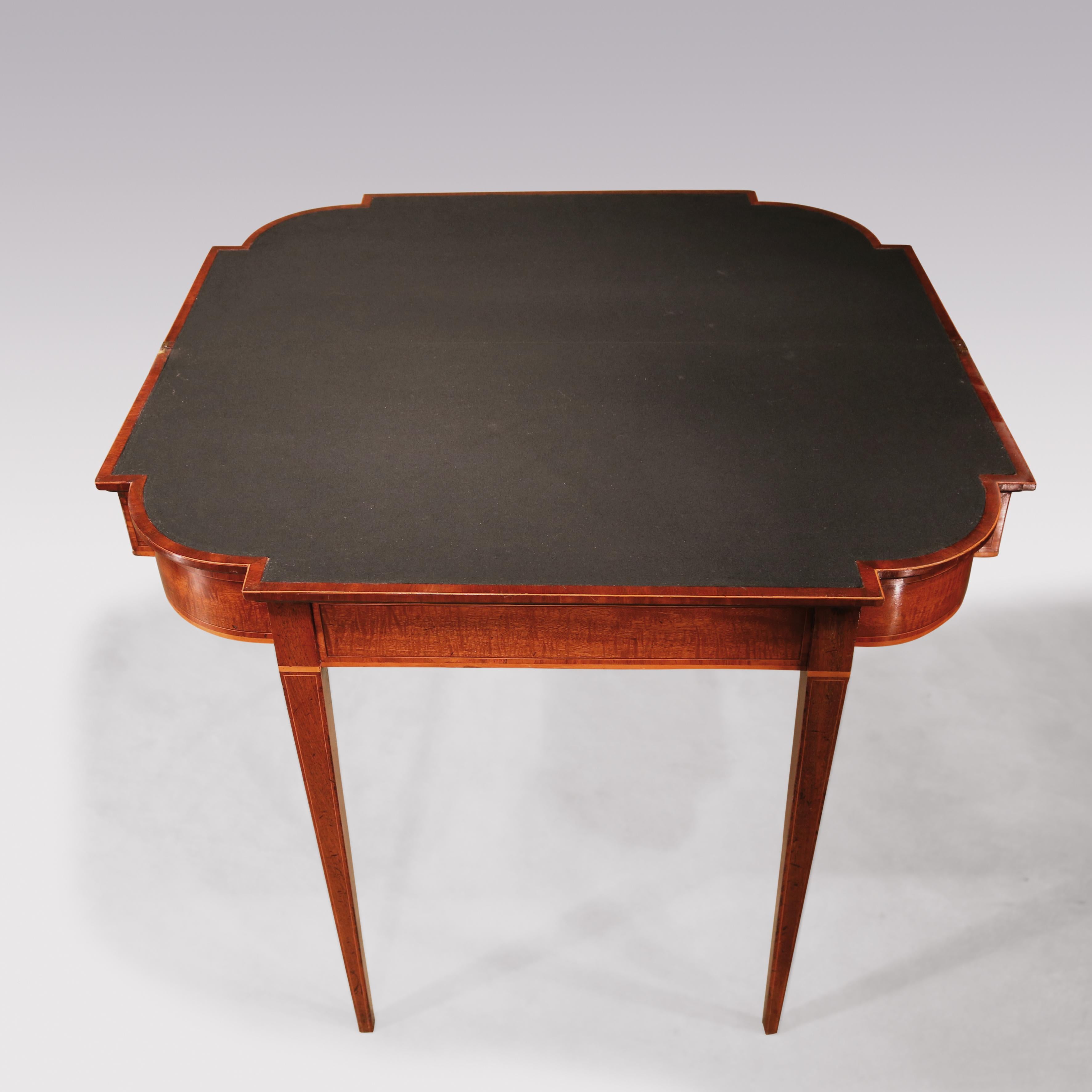 Sheraton Period Mahogany Breakfront Card Table In Good Condition For Sale In London, GB