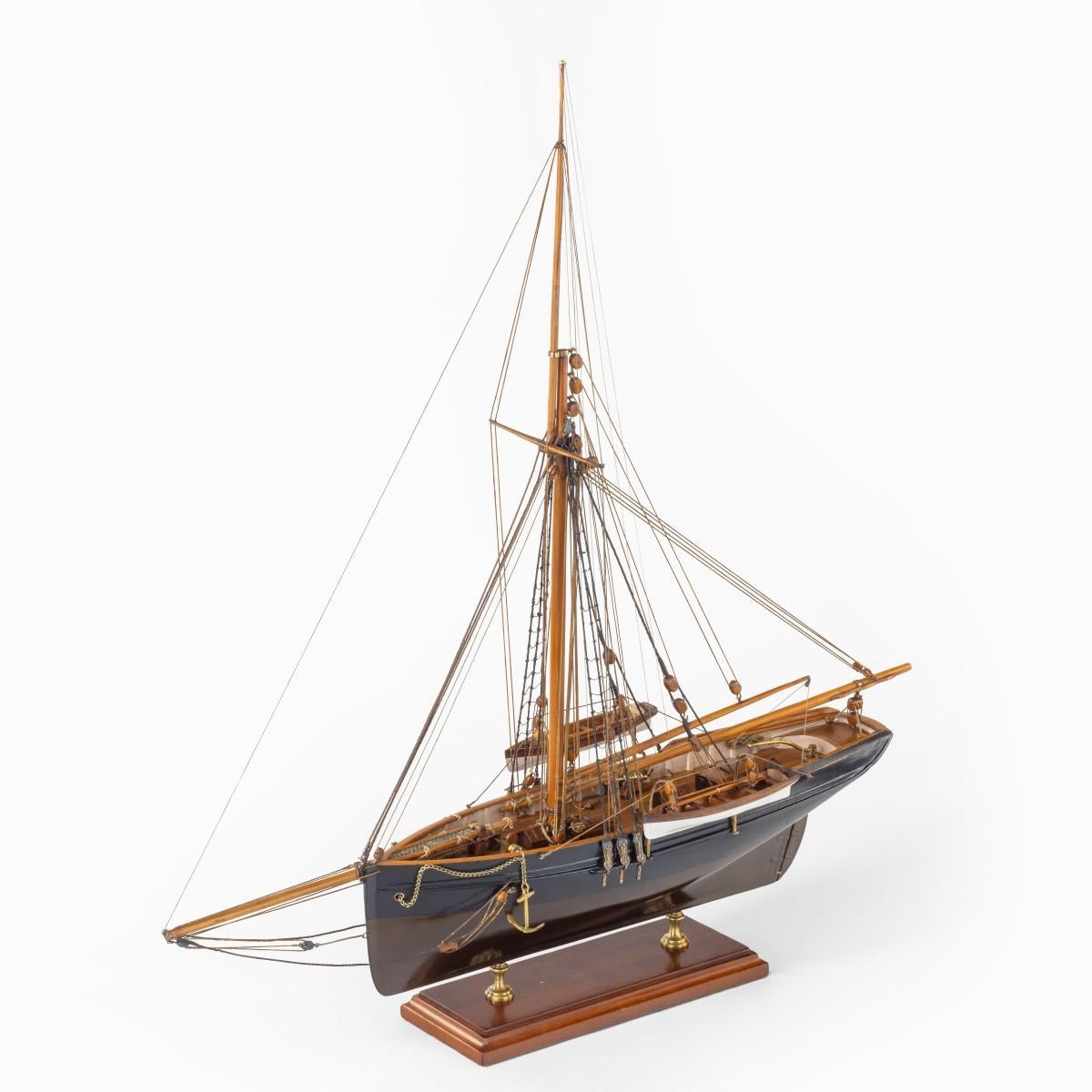 Shipyard Model of a Gaff-Rigged Newhaven Smack In Good Condition In Lymington, Hampshire