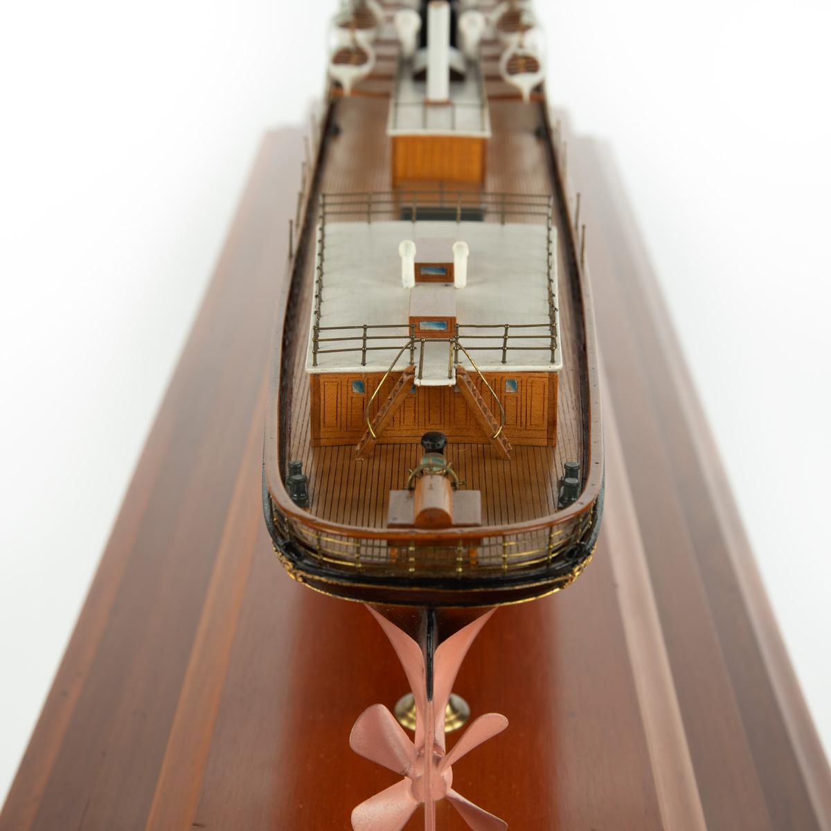 Un modelo de astillero del transatlántico Nippon Moru, fechado en 1898 en venta 4
