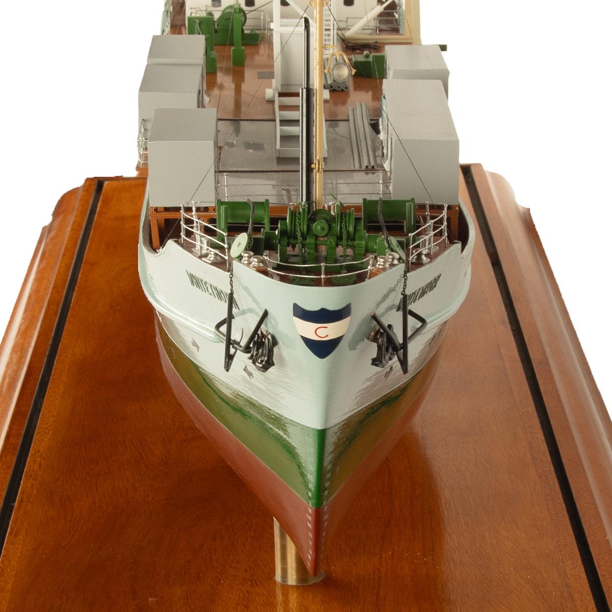 Un modèle de chantier naval de l'étude et de l'enquête sur le site du navire M.V. Whitehorn Bon état - En vente à Lymington, Hampshire