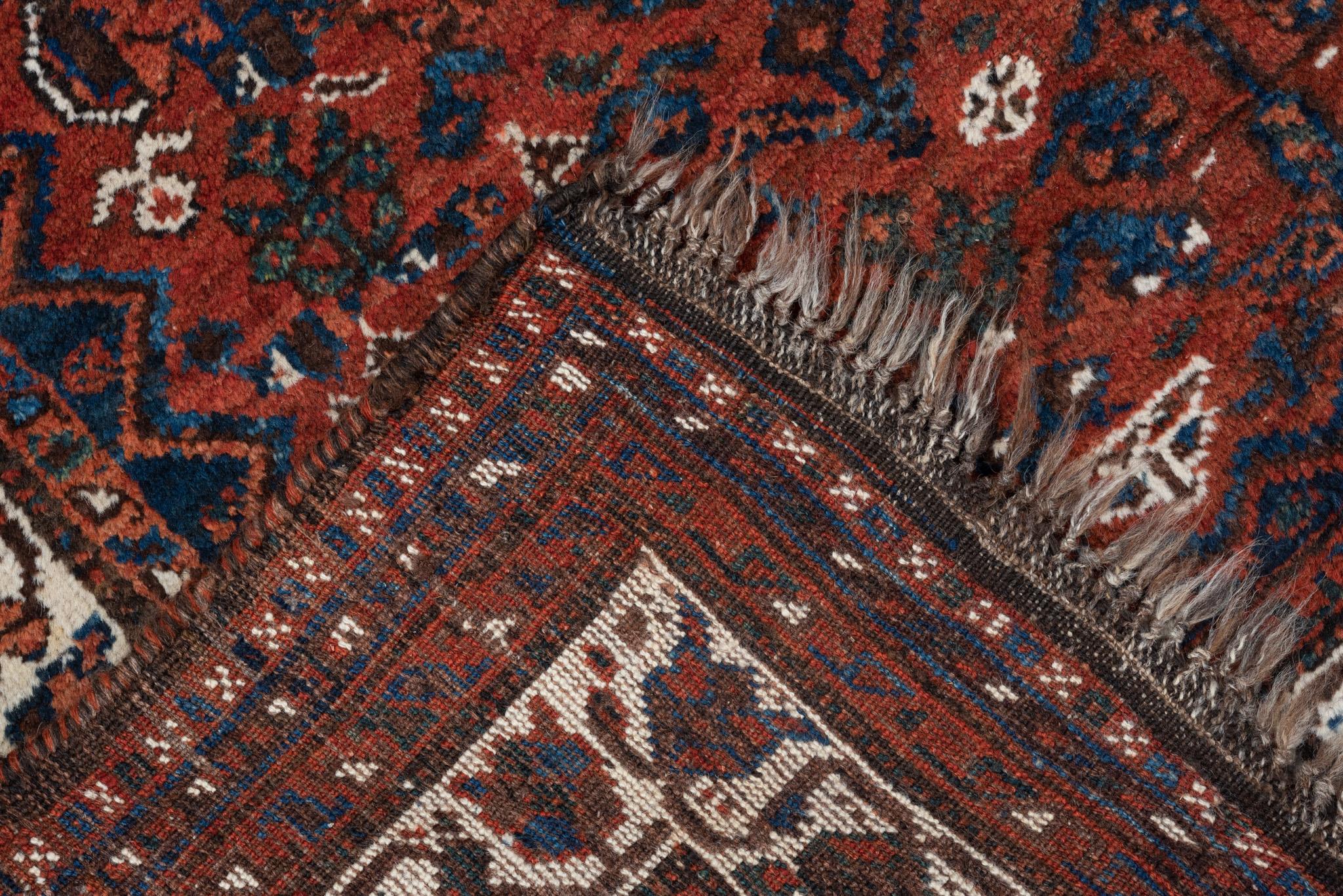 Ein Shiraz-Teppich um 1930 (Mitte des 20. Jahrhunderts) im Angebot