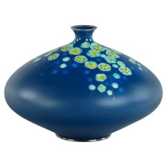 Vase en cloisonné bleu de la période Showa par Tamura