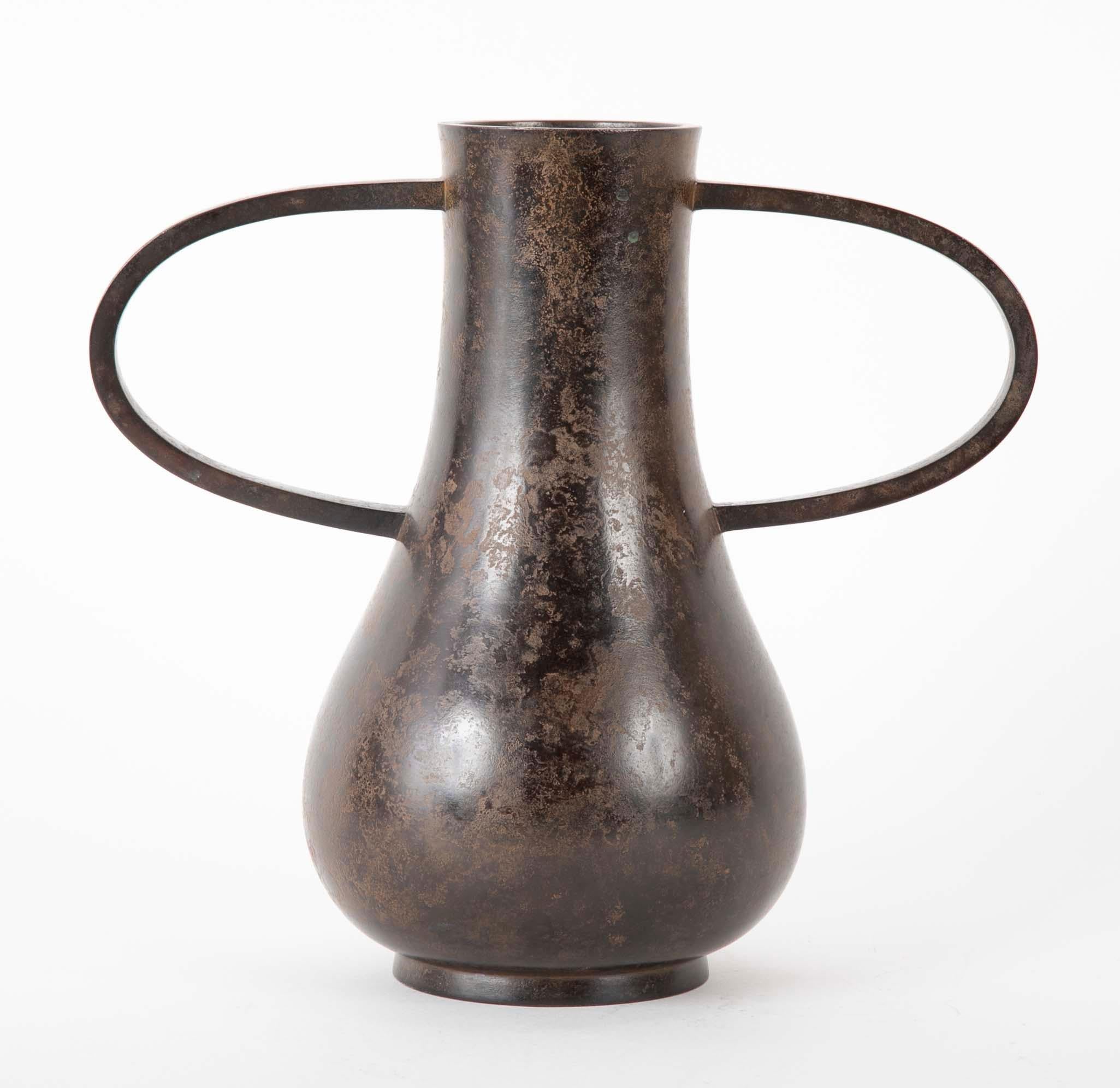 Showa Period Japanese Bronze Ikebana Vase with Chocolate Patina In Good Condition In Stamford, CT