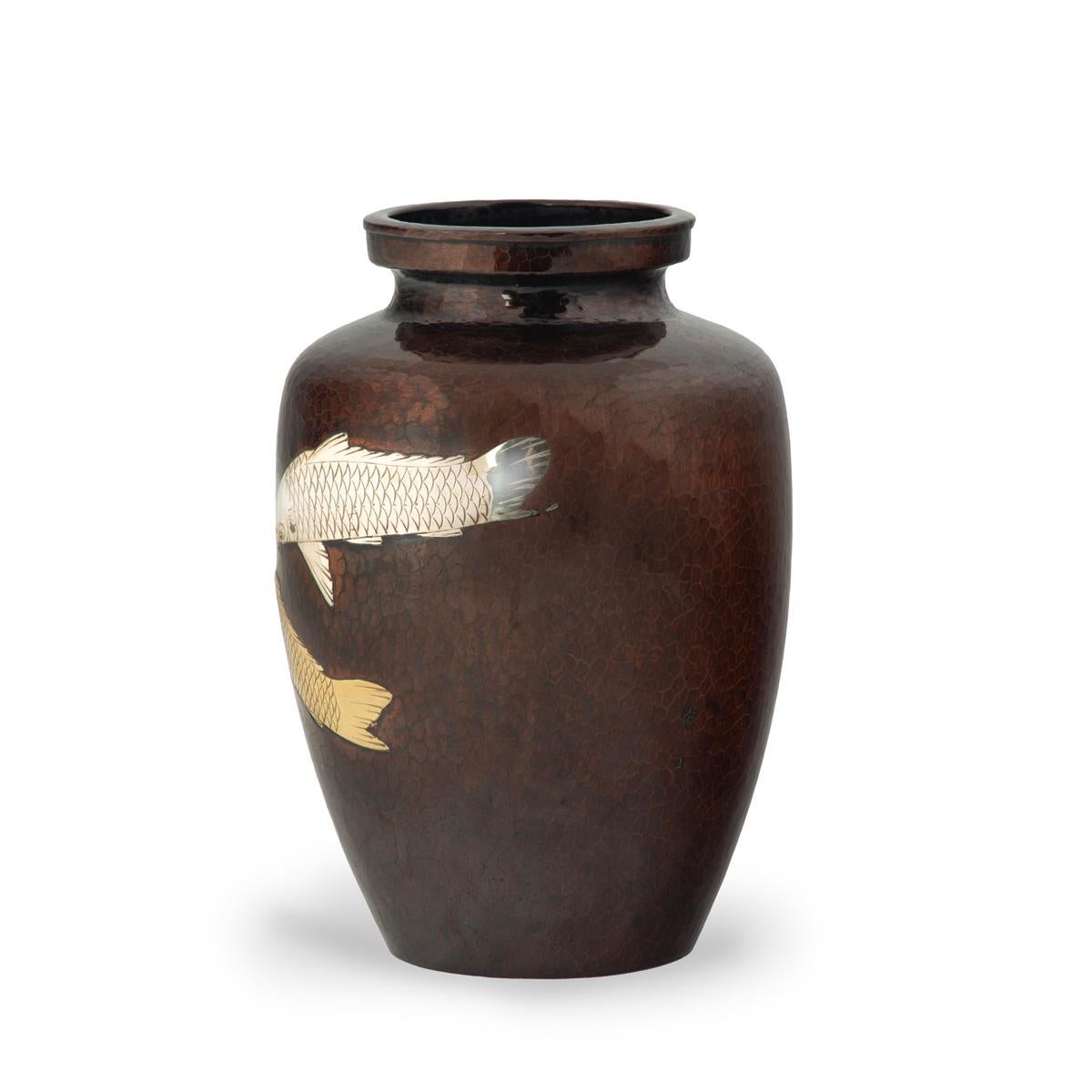 Japanese A Showa period lacquered metal vase For Sale