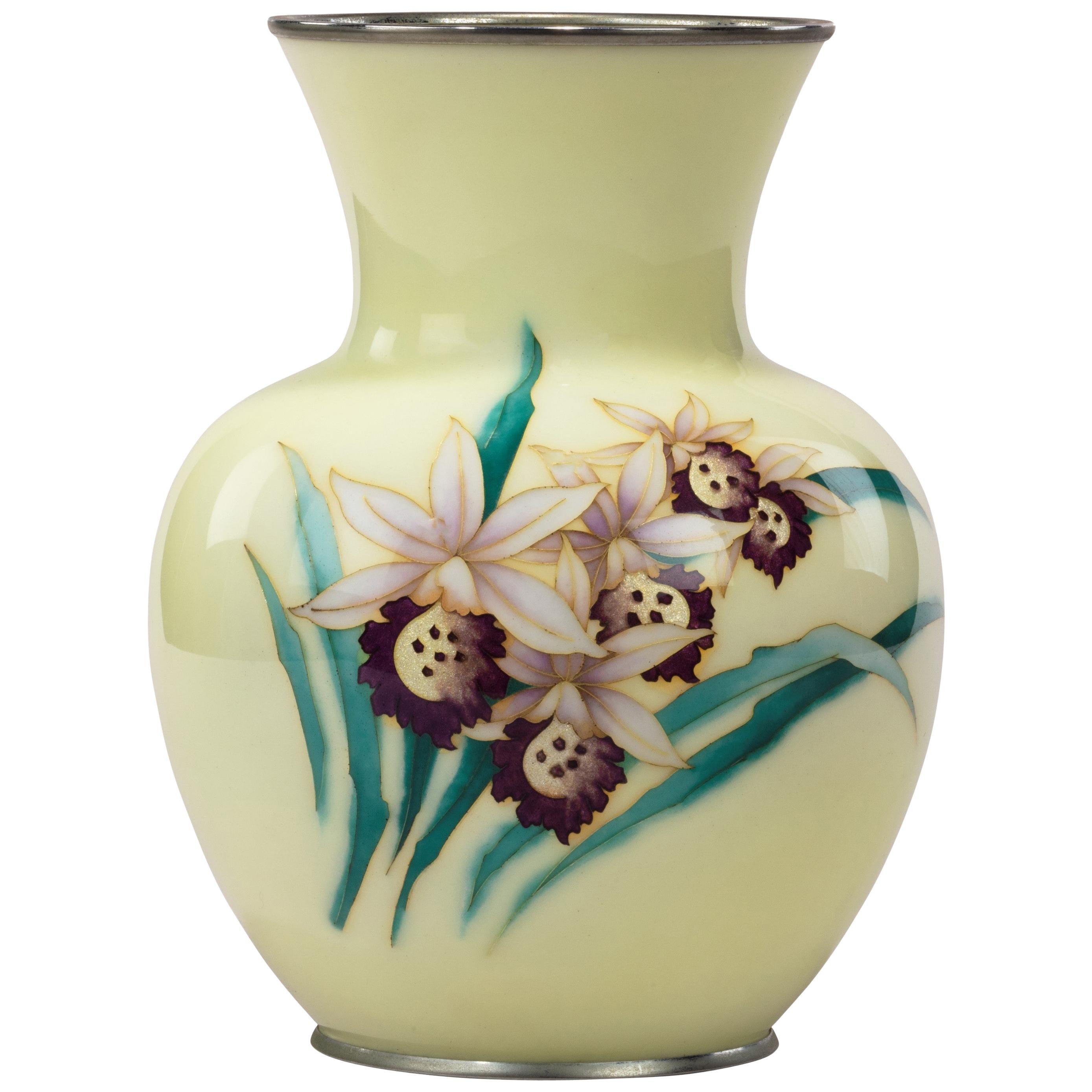 Blassgelbe Cloisonné-Vase aus der Zeit von Tamura