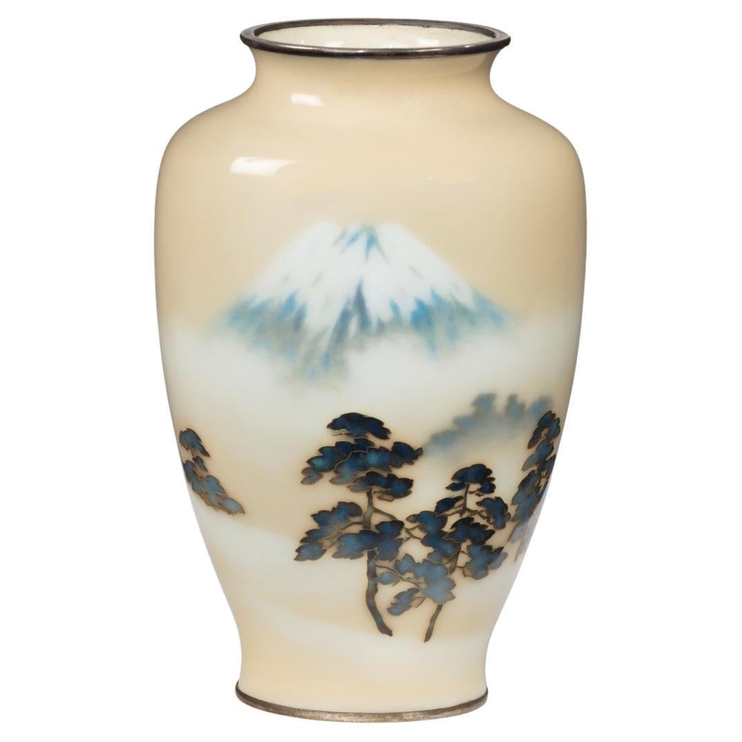 Vase en émail cloisonné à fond crème et mousse de la période Showa d'Ando
