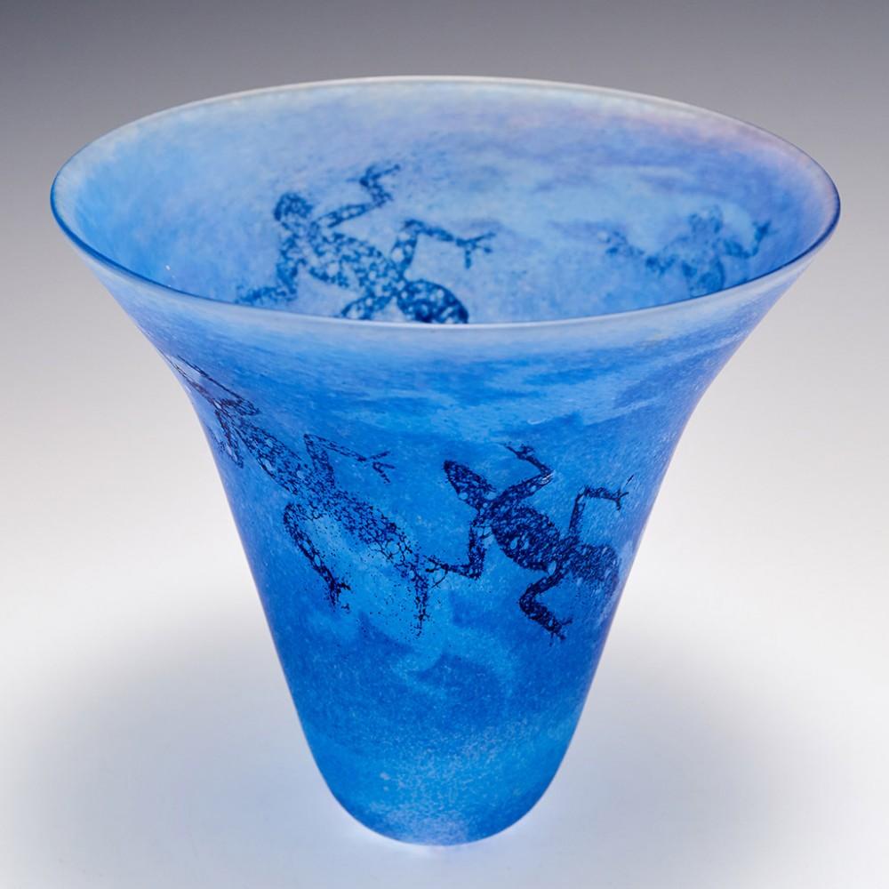 Heading : A Prindi, Ghekos vase by Siddy Langley
Date : 2003
Origin : Devon, England
Bowl Features : A trumpet vase predominantly blue with both blue and clear Ghekos around the bowl
Marks : Signed Siddy Langley 2003
Type : Lead
Size : 19cm