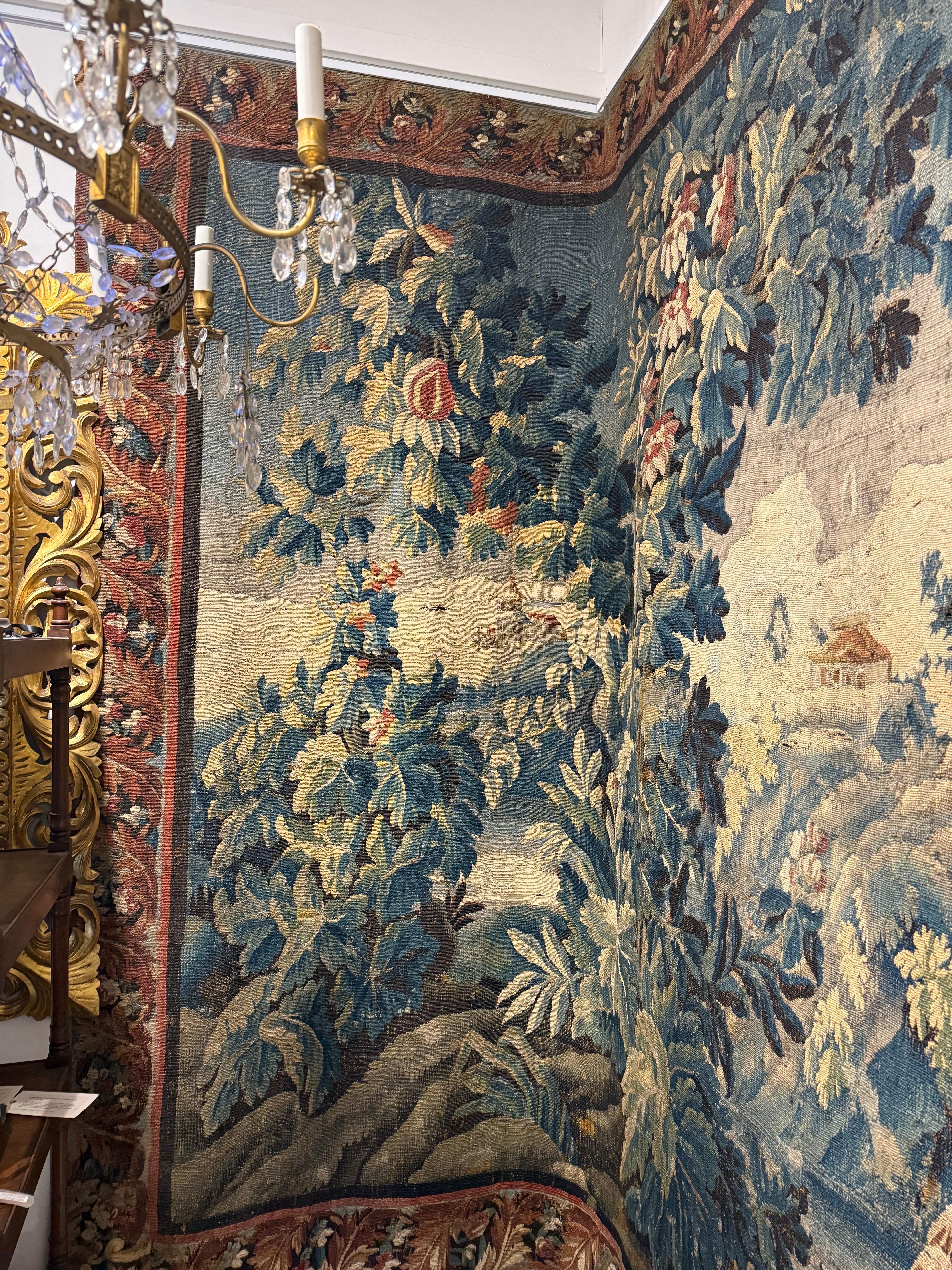 Tapisserie en verdure d'Aubusson signée, fin du 17e - début du 18e siècle Bon état - En vente à ARMADALE, VIC