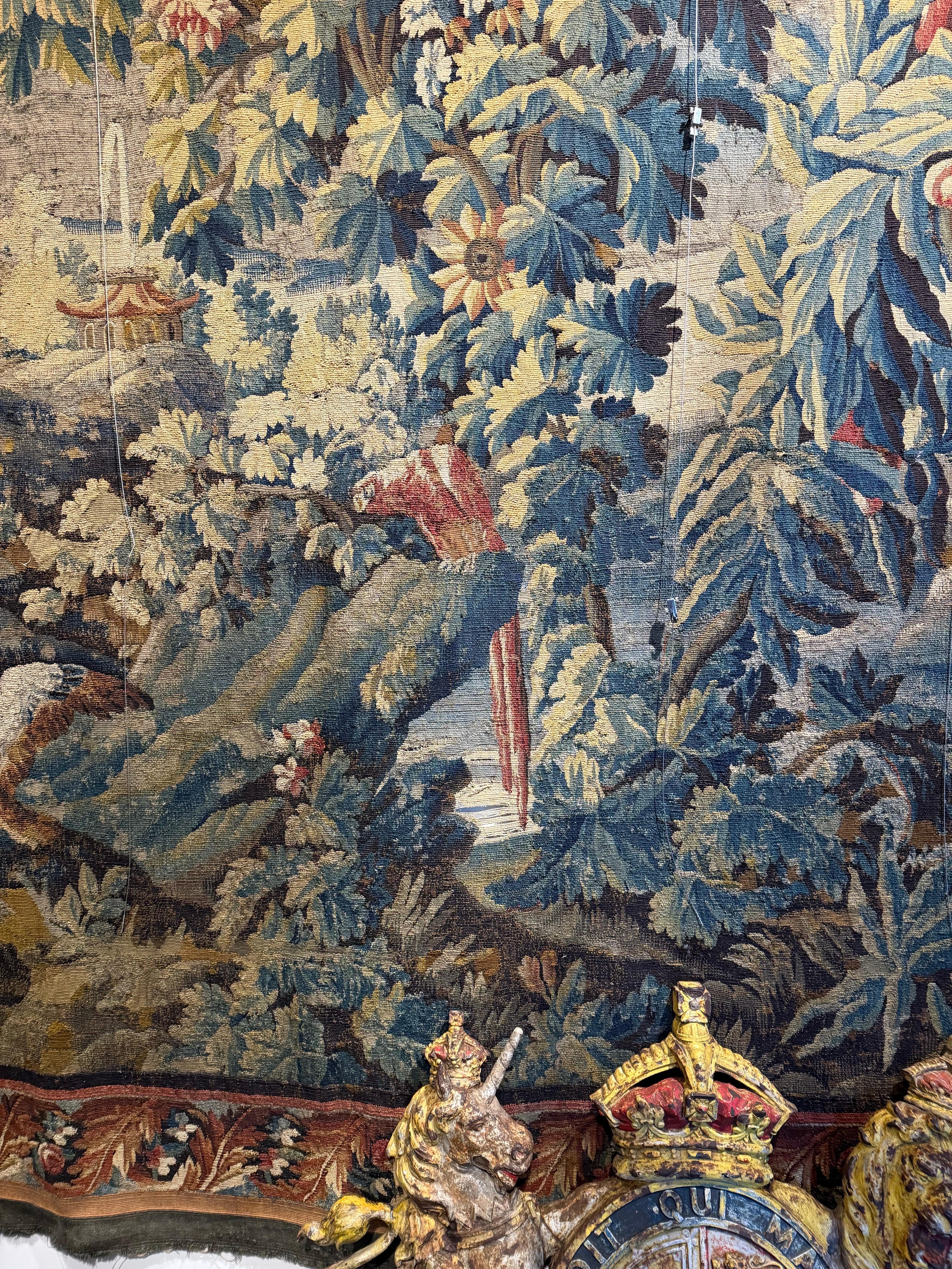 Tapisserie en verdure d'Aubusson signée, fin du 17e - début du 18e siècle en vente 1