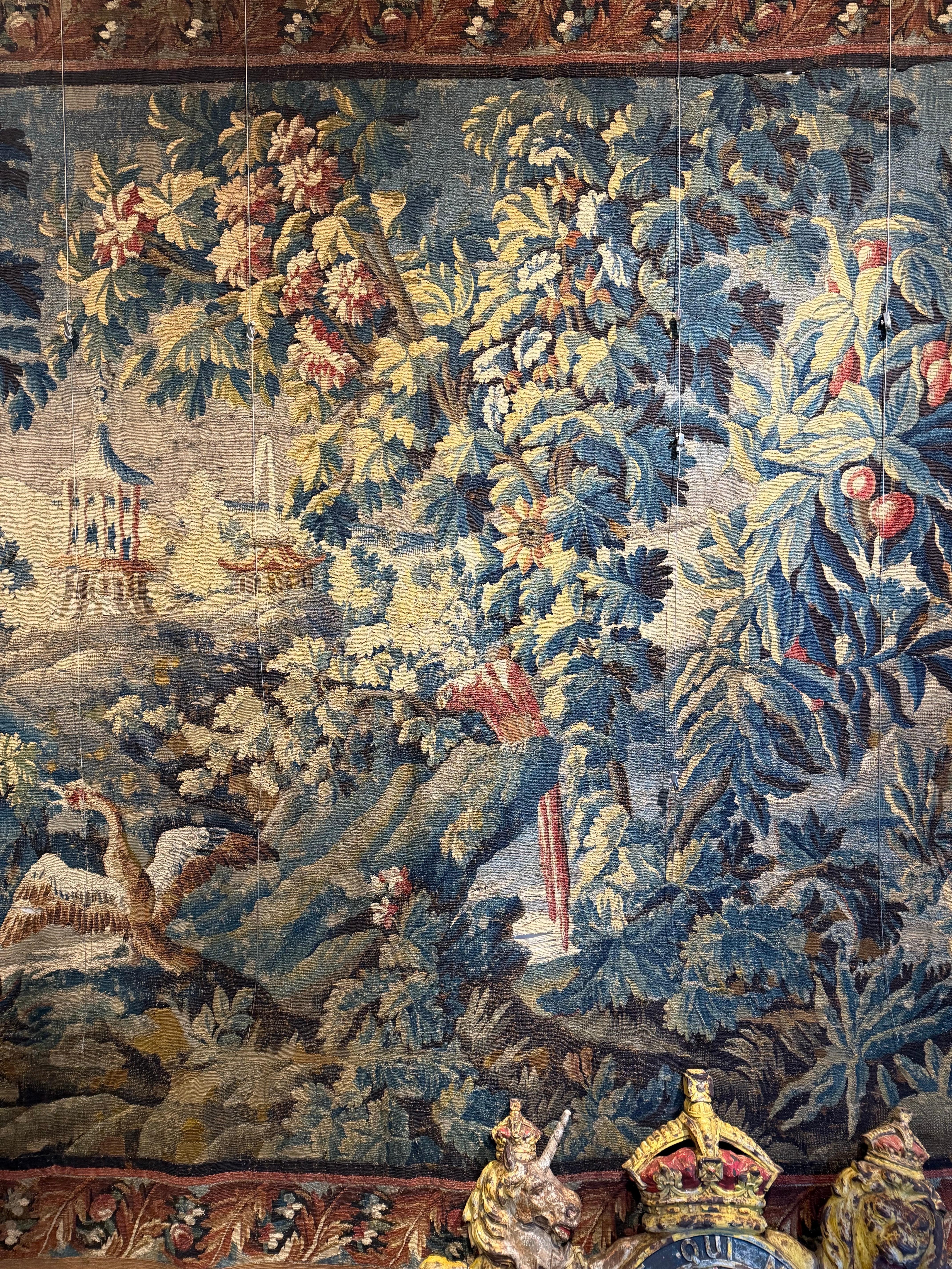 Tapisserie en verdure d'Aubusson signée, fin du 17e - début du 18e siècle en vente 2