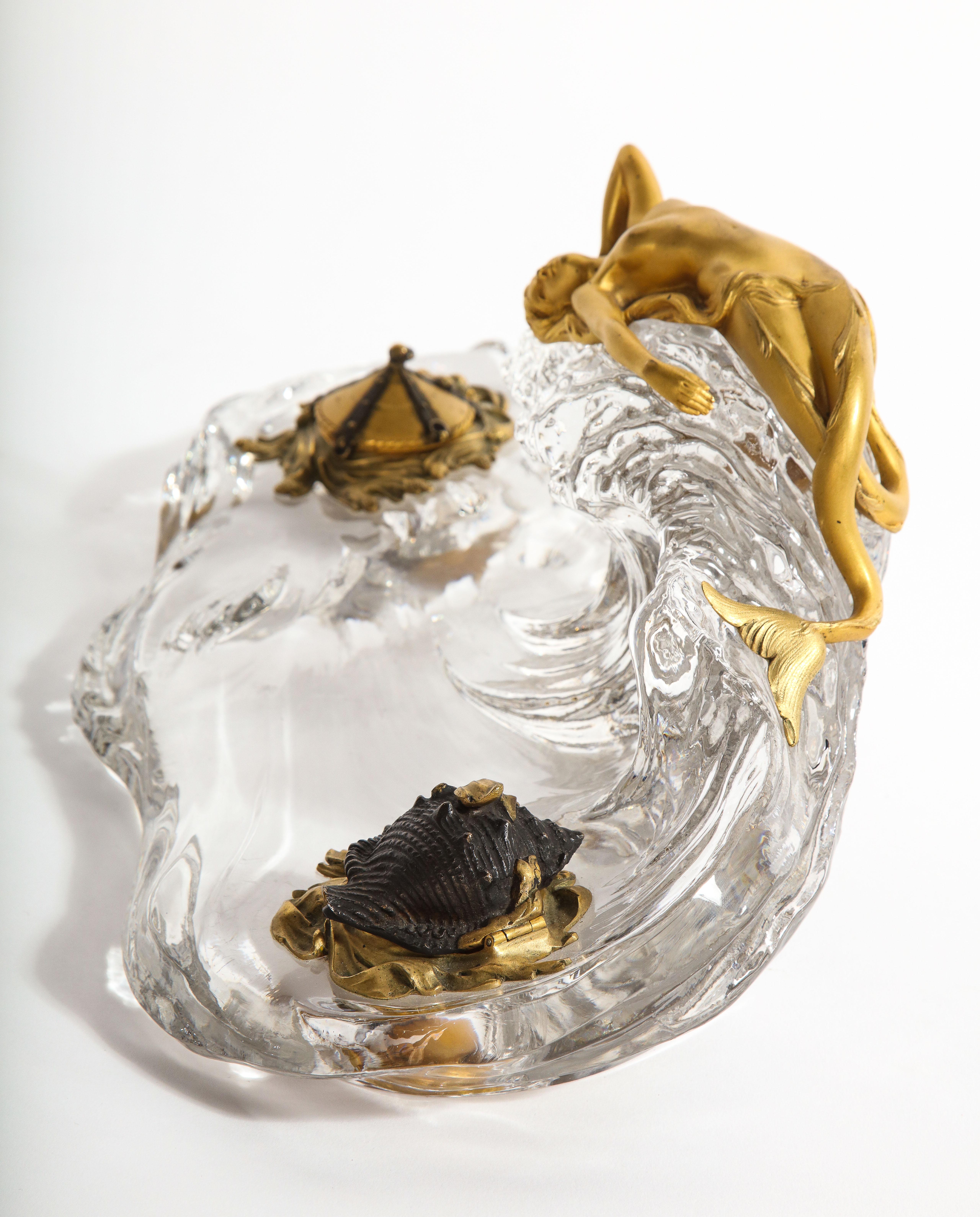 Signiertes nautisches Baccarat-Kristall-Tintenfass mit einer Jungfrau aus Goldbronze, signiert (Französisch) im Angebot