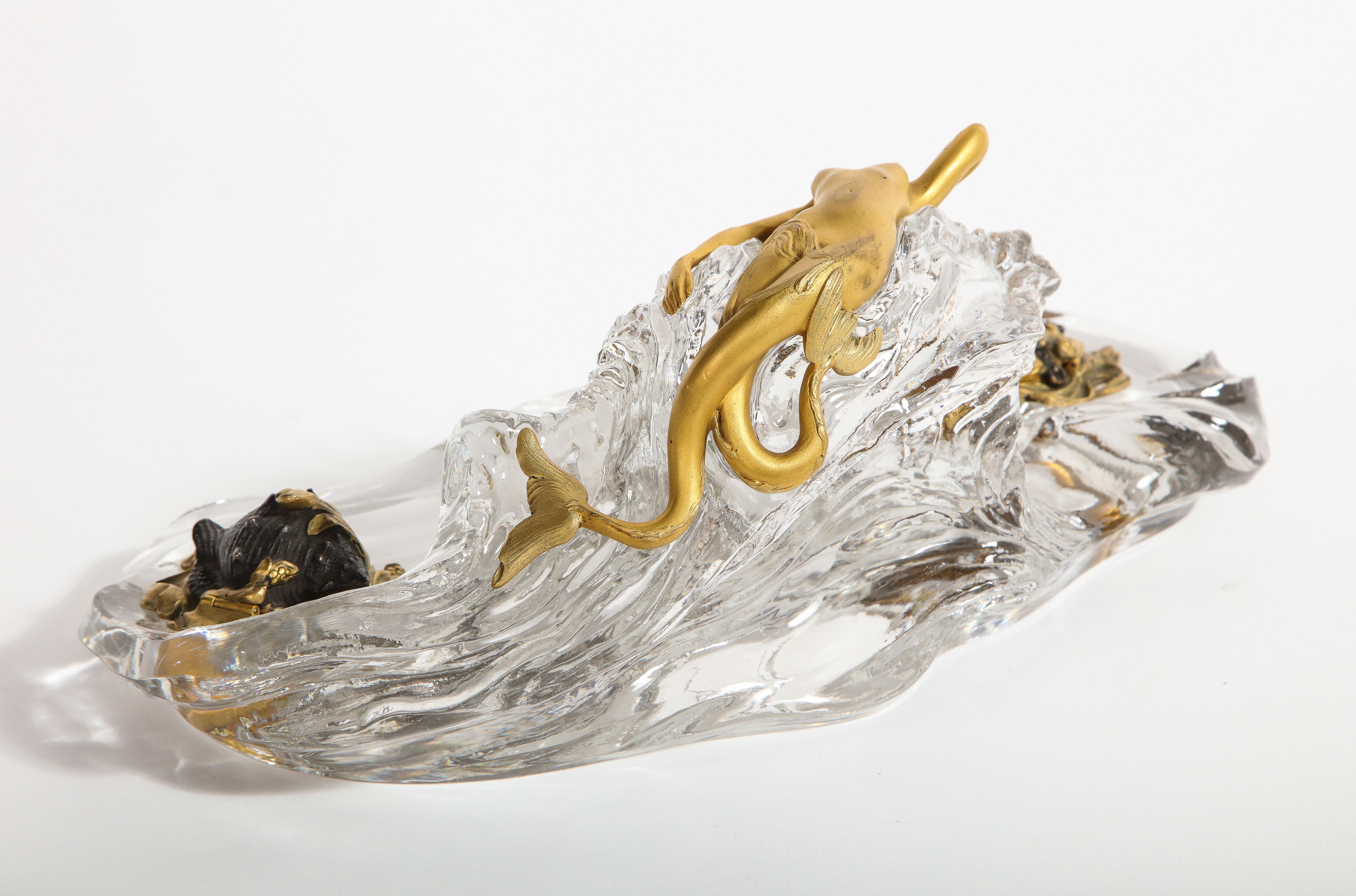 Signiertes nautisches Baccarat-Kristall-Tintenfass mit einer Jungfrau aus Goldbronze, signiert (20. Jahrhundert) im Angebot