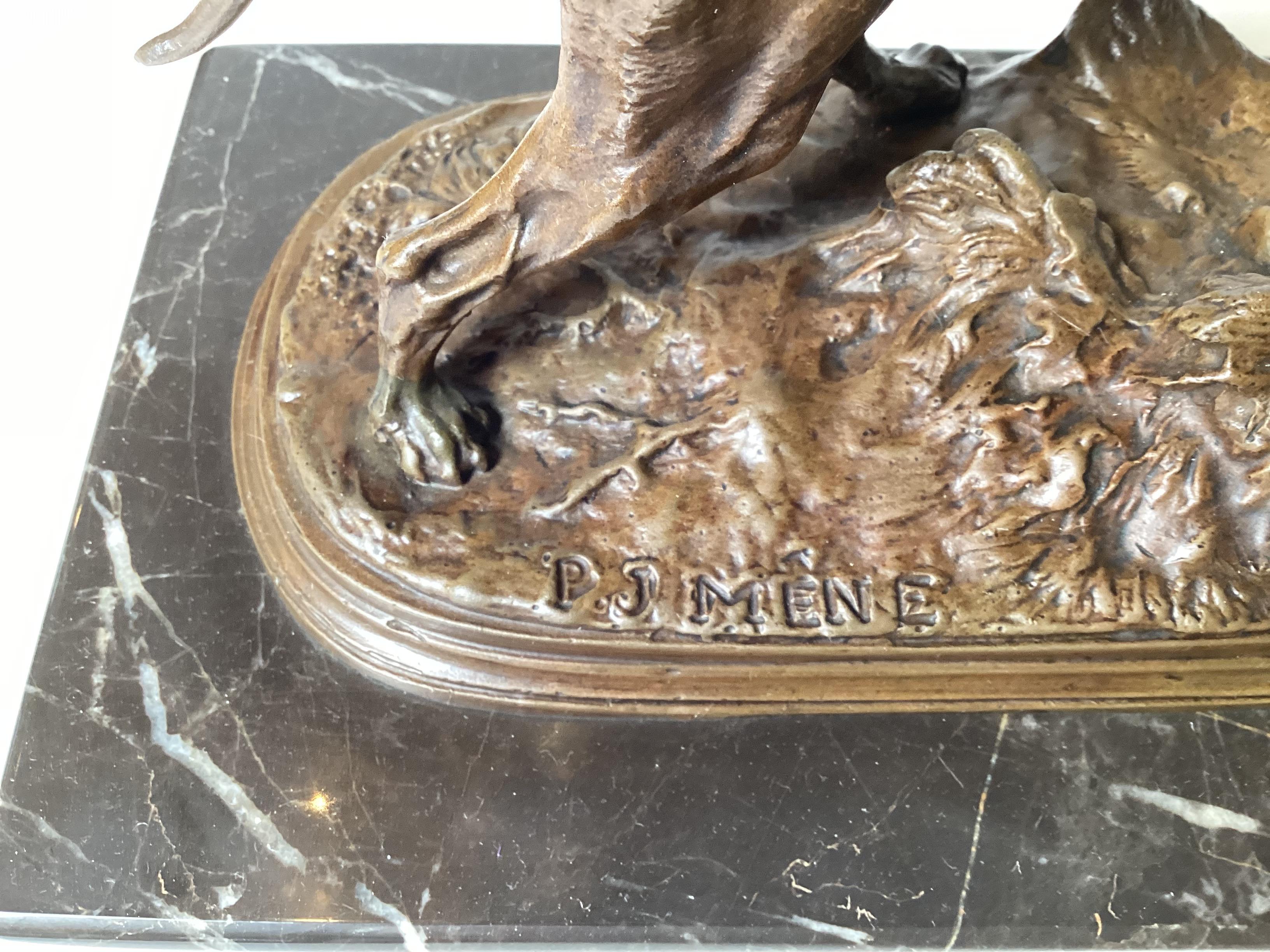 Patinato Bronzo firmato di un cane pointer dopo Pierre-Jules Mene in vendita