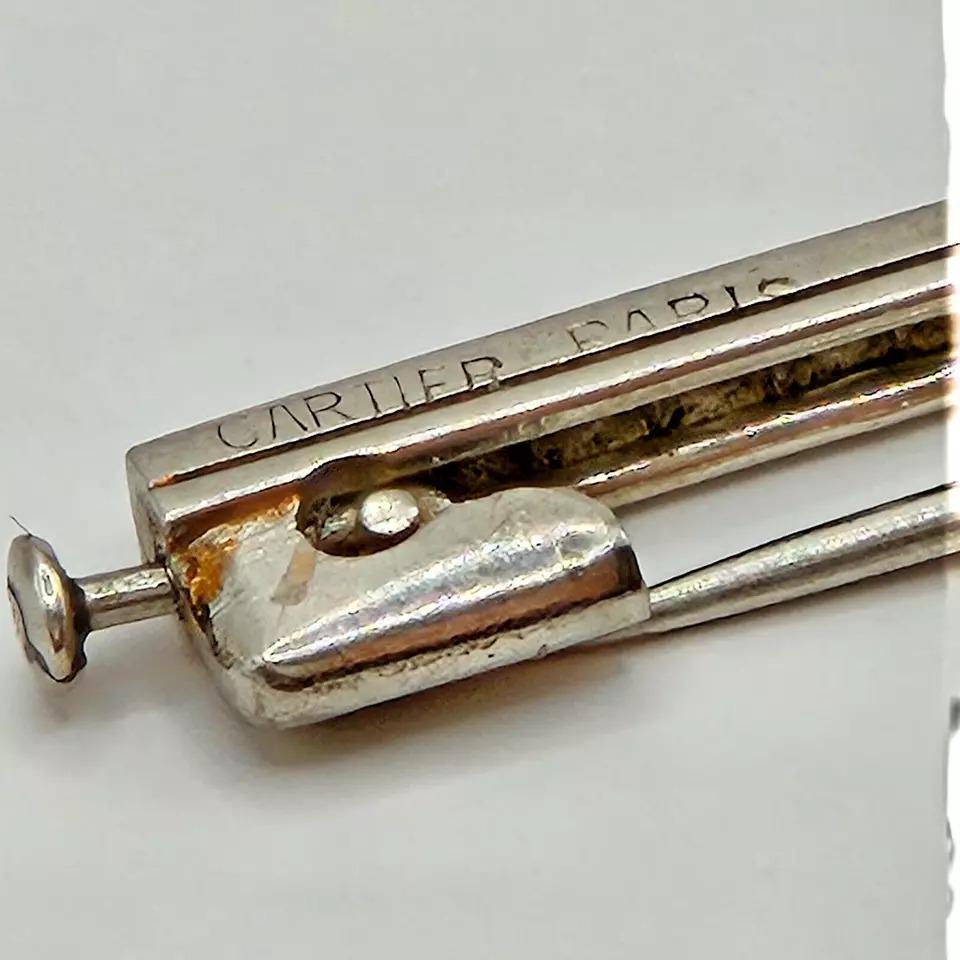 A Signed Cartier Paris Art Deco Platinum & Diamond Pin / Brooch, Circa 1920’s. In Good Condition In Kenley surrey, GB
