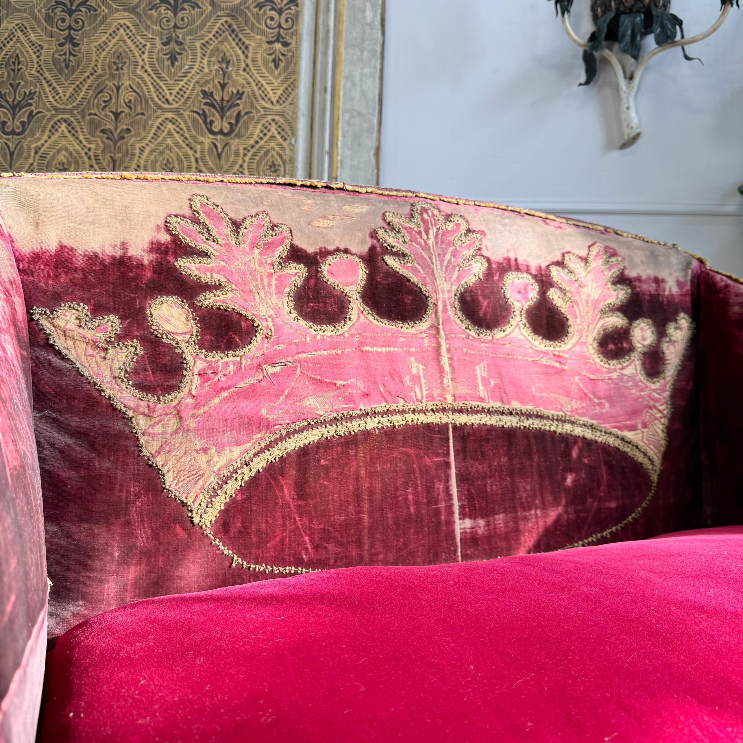 A Significantly Important and Rare 18th Century French Sleigh Form Crown Chair For Sale 3