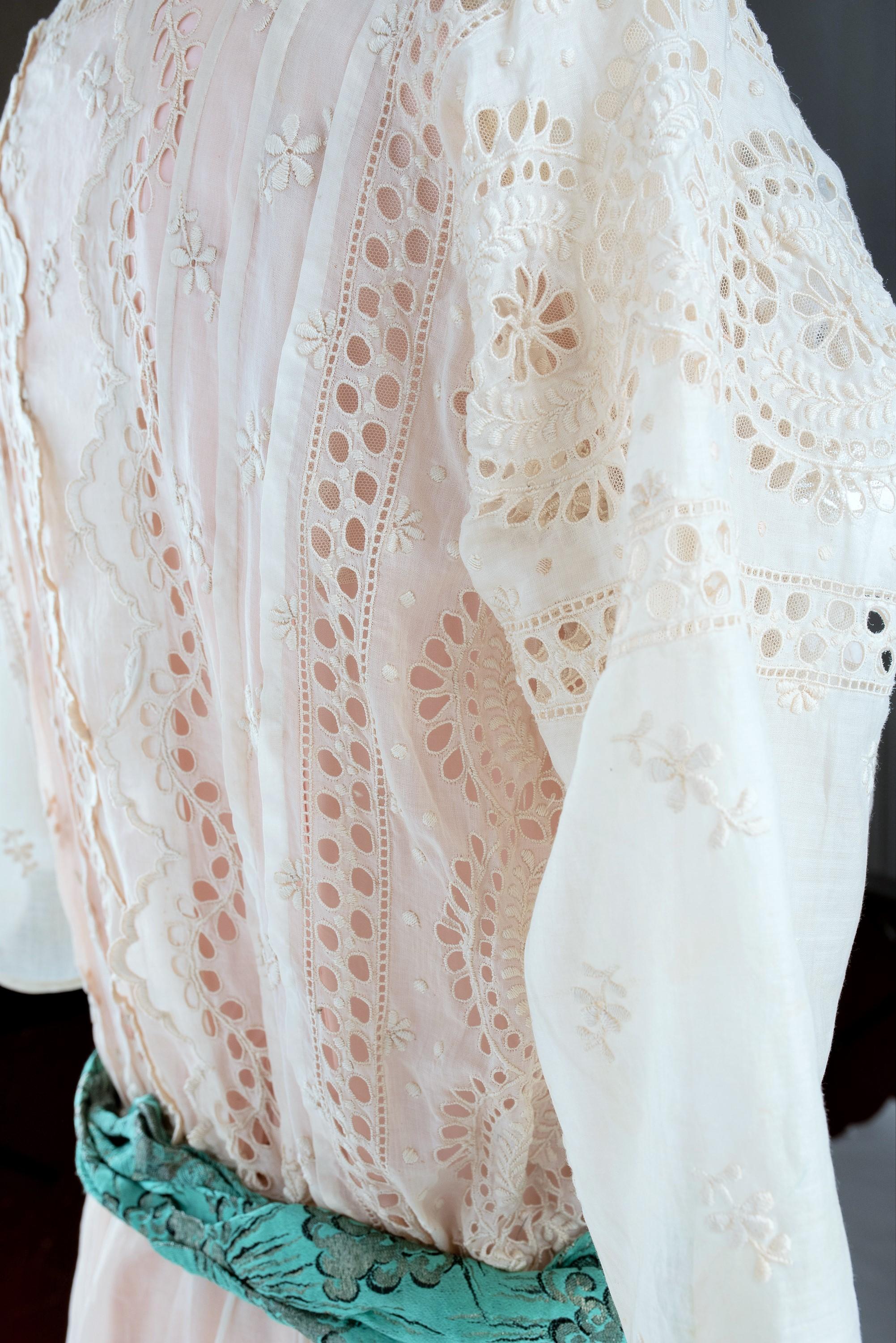 A silk pongee & White Embroidery Chiffon Summer Dress - France Circa 1920 For Sale 4