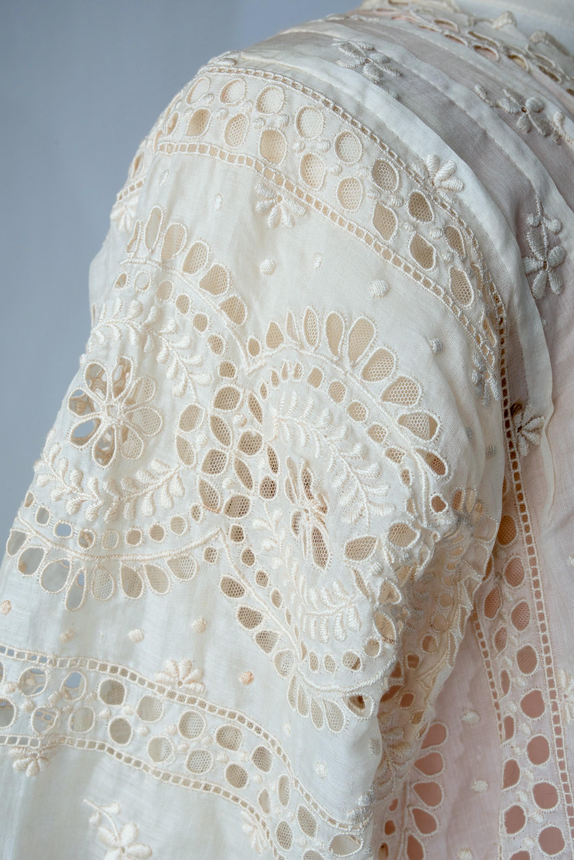 Gray A silk pongee & White Embroidery Chiffon Summer Dress - France Circa 1920 For Sale