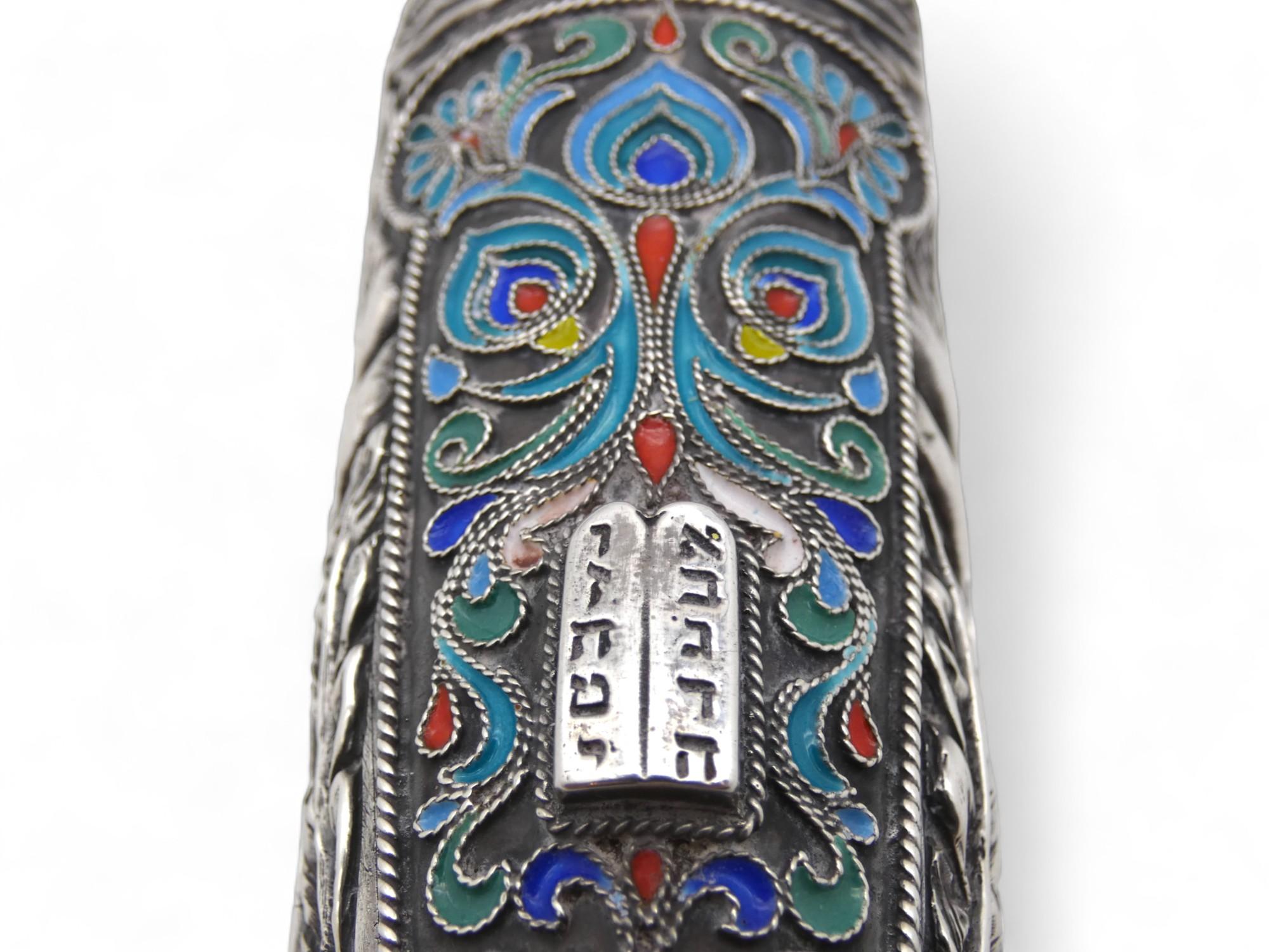 Argento Una custodia per Mezuzah in argento e smalto di Henryk Winograd, 1991 in vendita