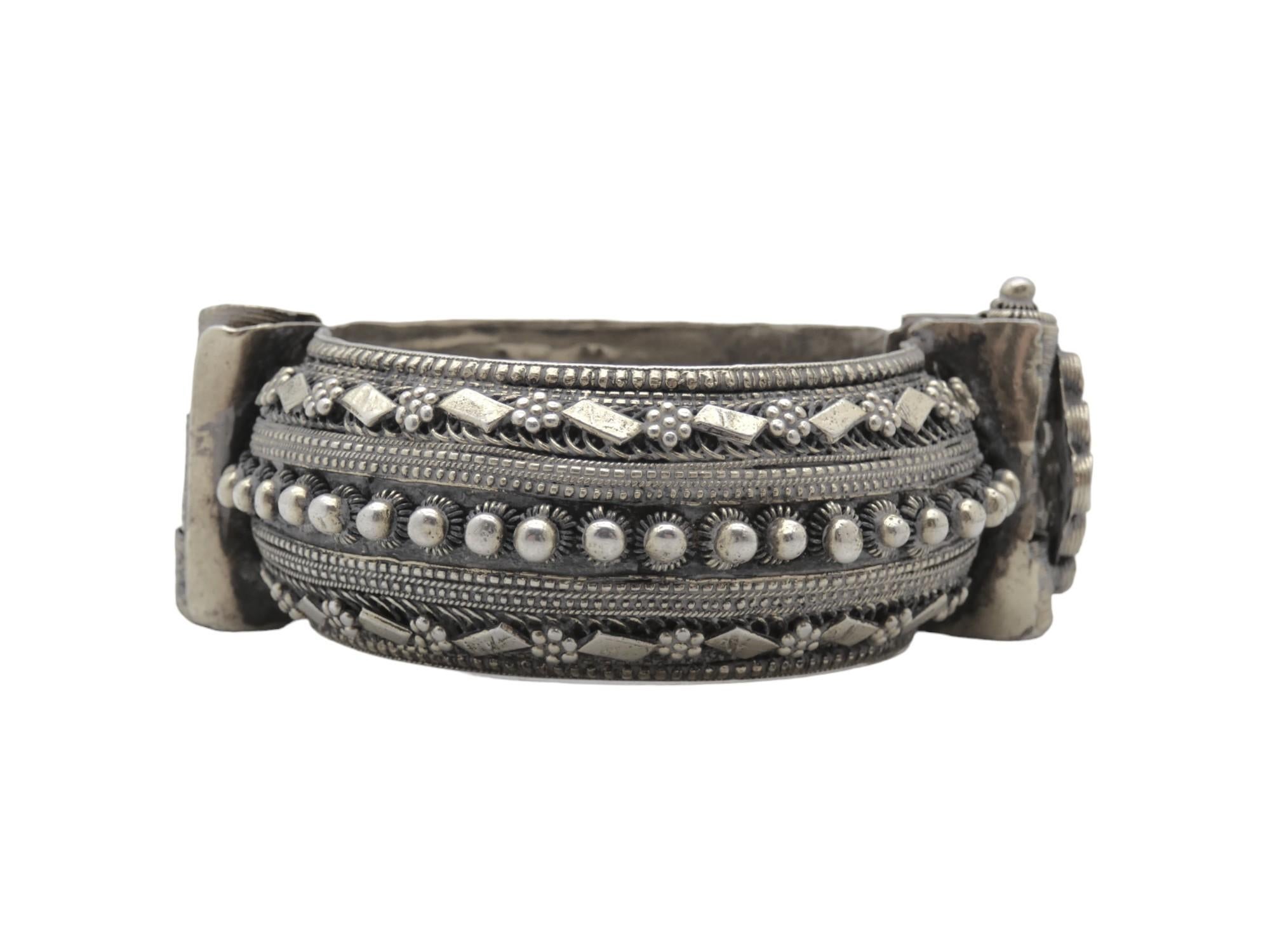 Una Pulsera de Plata y Filigrana, Joyería para Mujer, Yemen Circa 1900 Yemení en venta