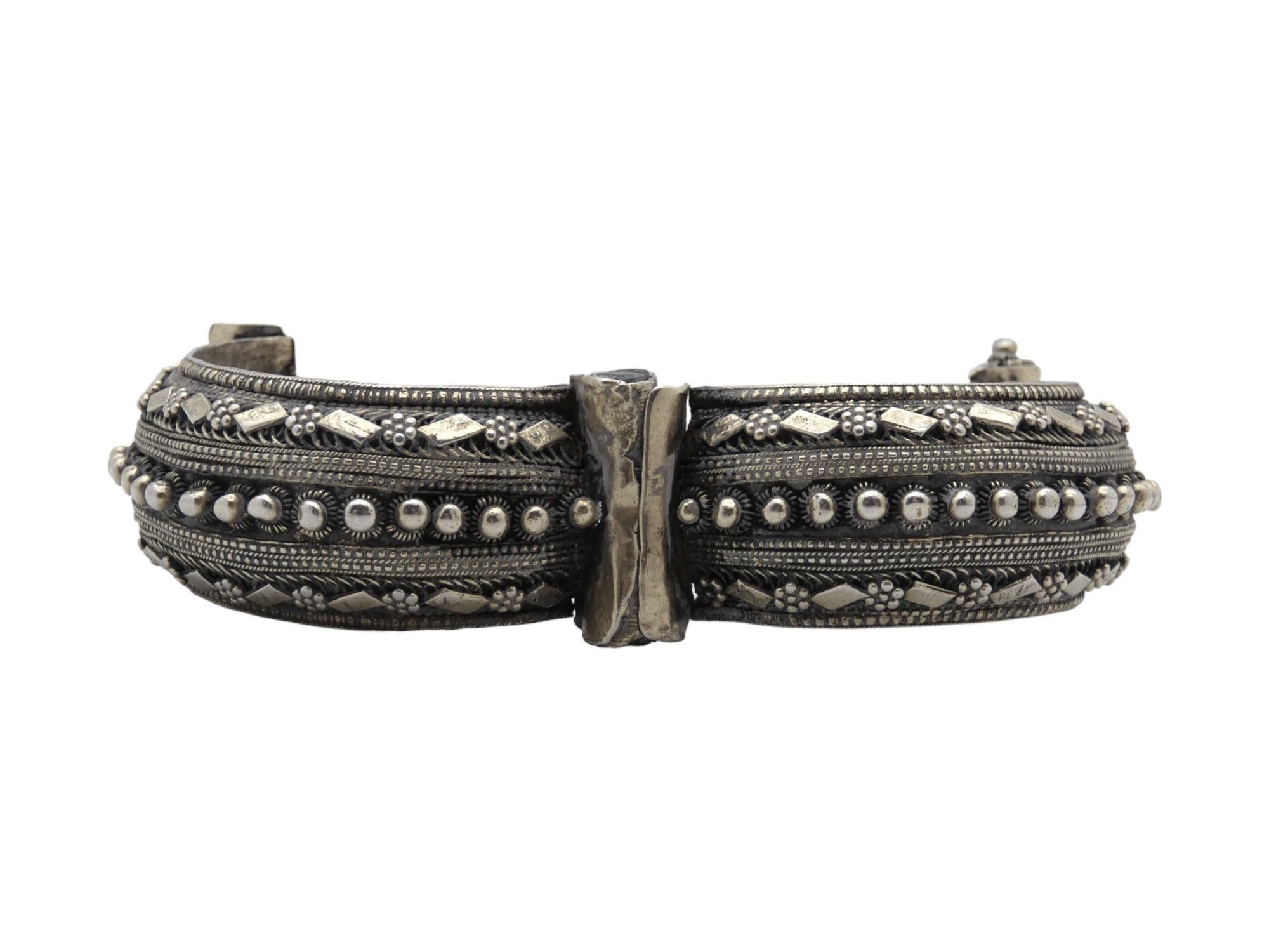 Una Pulsera de Plata y Filigrana, Joyería para Mujer, Yemen Circa 1900 Dorado en venta