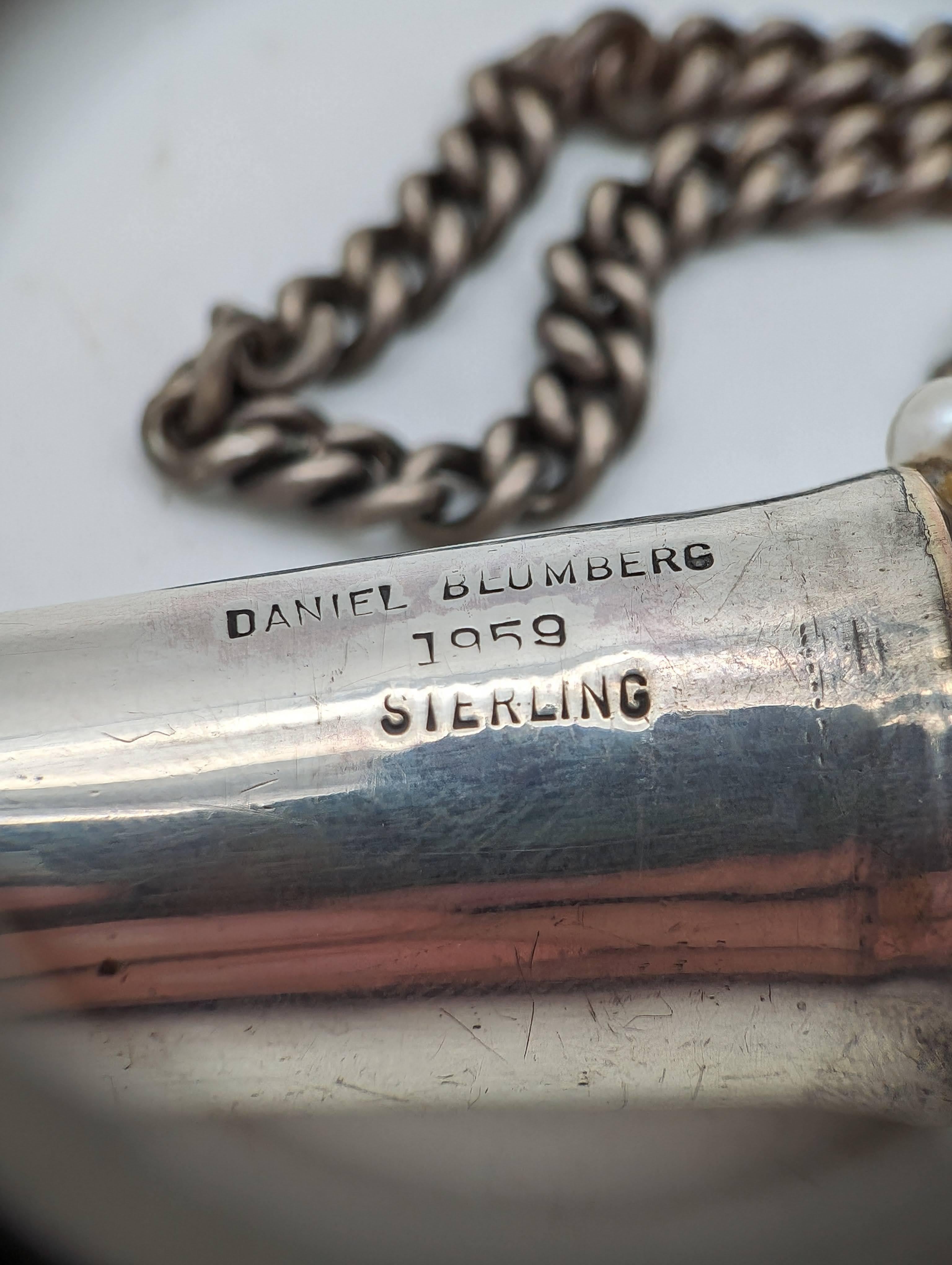 Un puntero de plata y Wedgewood para la Torá de Daniel Blumberg, Pensilvania 1959 en Bueno estado para la venta en New York, NY