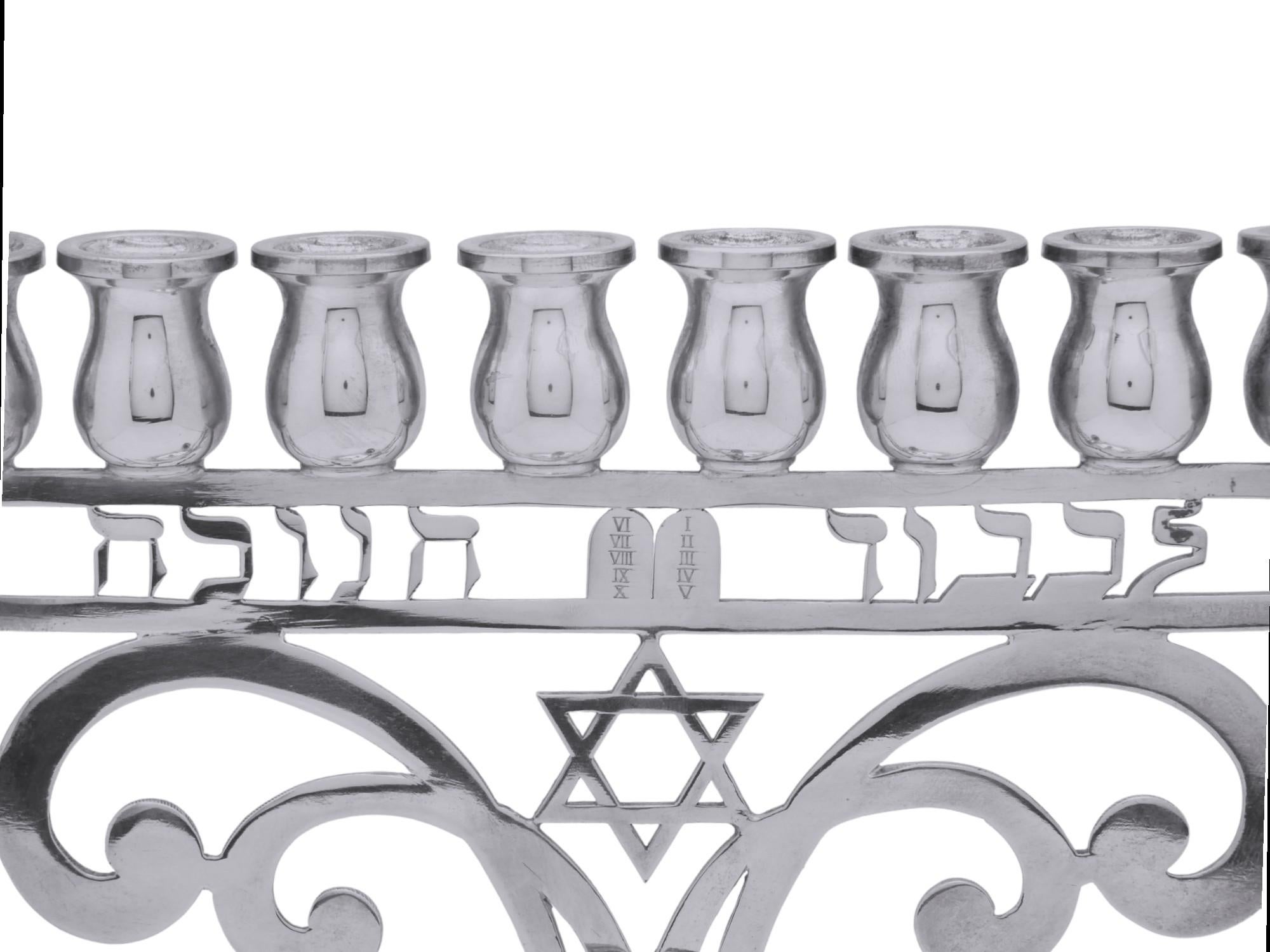 Argento Lampada di Hannukah austriaca in argento, 1925 circa