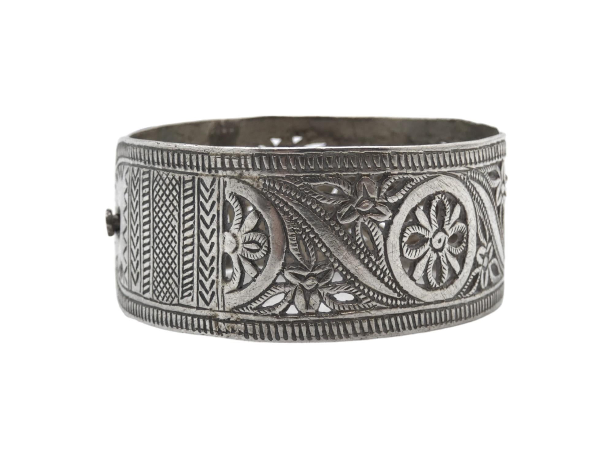 Algerian A Silver Bracelet, Jewelry for Women, Morocco-Algeria Circa 1900 For Sale