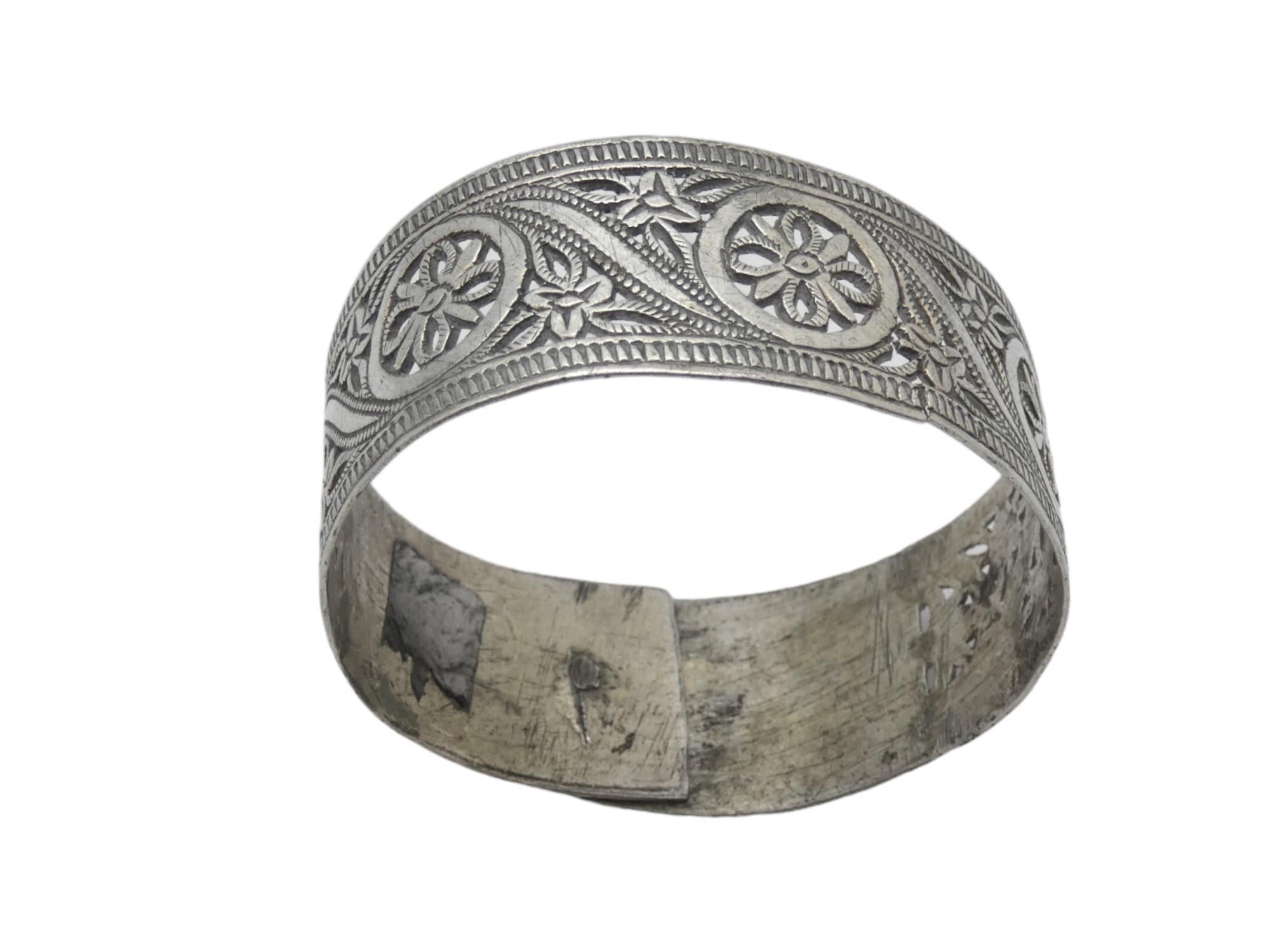 A Silver Bracelet, Jewelry for Women, Morocco-Algeria Circa 1900 In Fair Condition For Sale In New York, NY