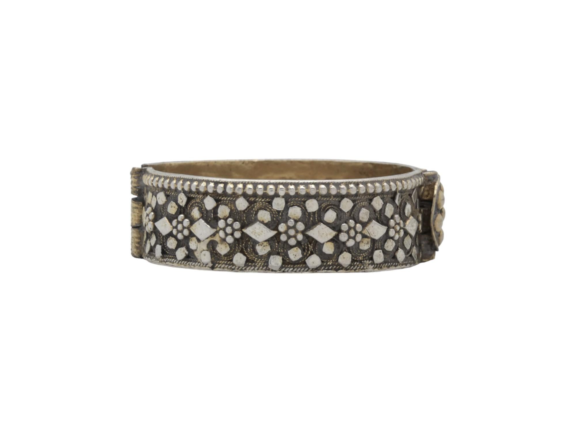Yemeni A Silver Bracelet, Jewelry for Women, Yemen Circa 1900 For Sale