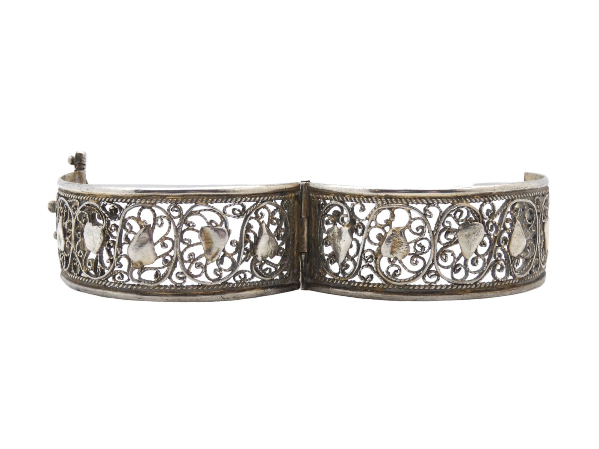 Silberarmband, Schmuck für Frauen, Jemen, um 1900 im Zustand „Gut“ im Angebot in New York, NY