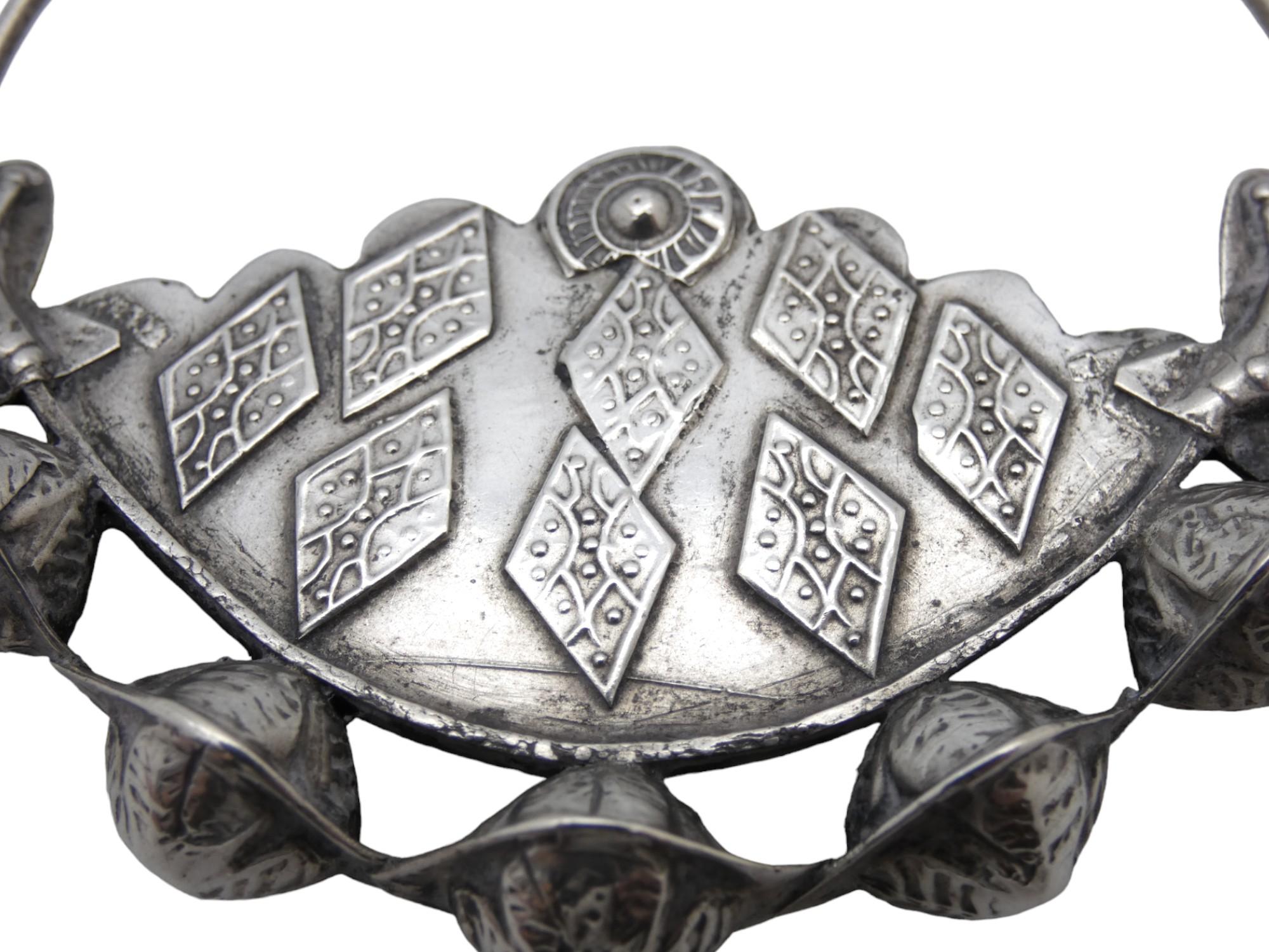 A Silver Brooch, Jewelry for Women, Kavkaz Circa 1900 In Fair Condition For Sale In New York, NY