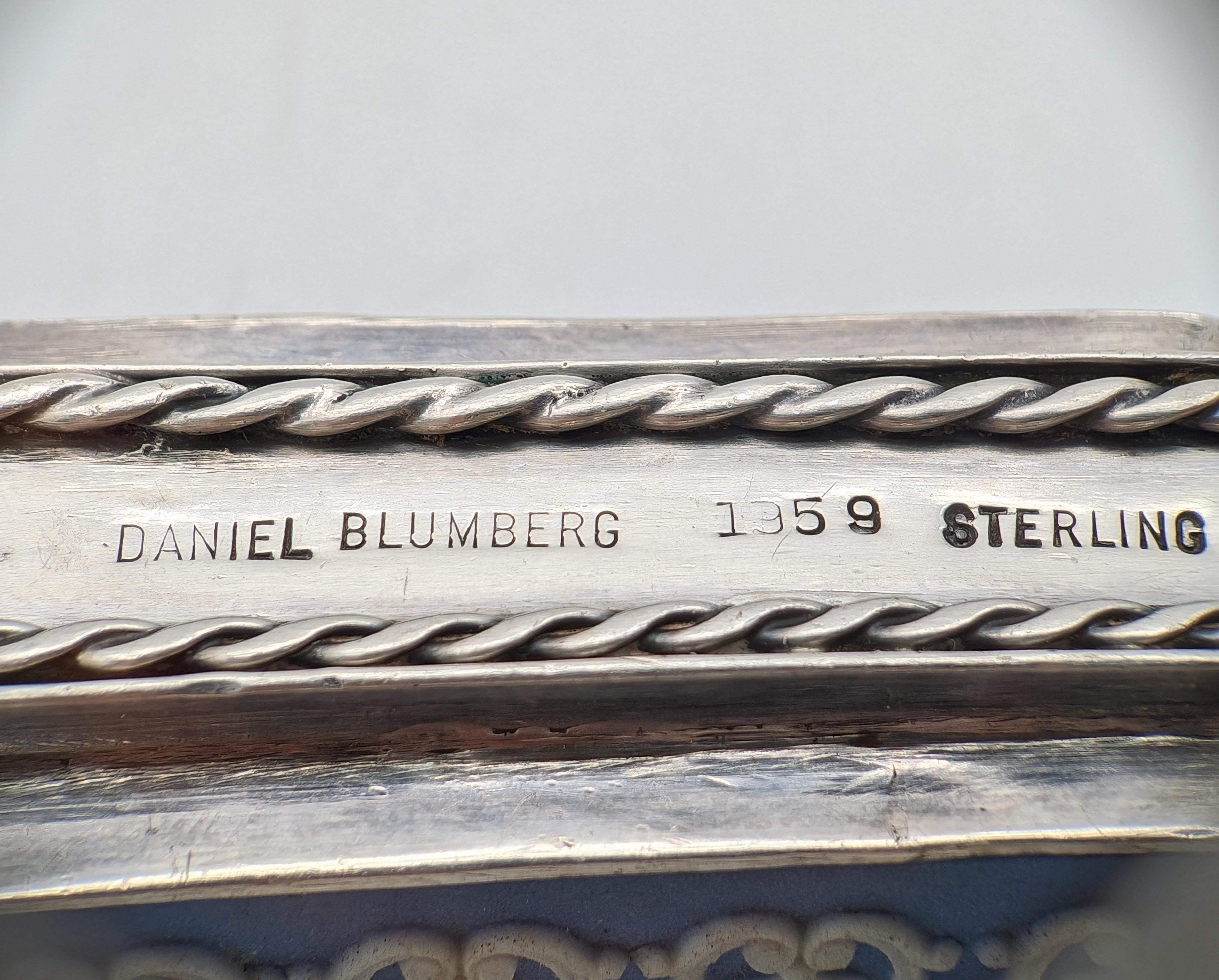 Un attraente coltello da challah in argento realizzato da Daniel Blumberg in Pennsylvania, nel 1959.

Il coltello Challah è realizzato in uno stile unico: il materiale principale utilizzato è l'argento, mentre il manico presenta intarsi decorativi