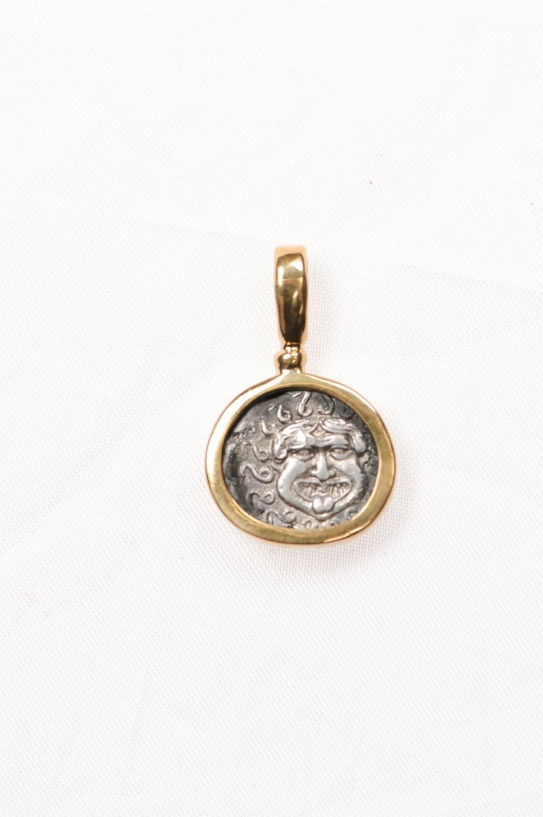 Dracme d'argento - Gorgoneion con finiture in oro 22 carati in vendita 5