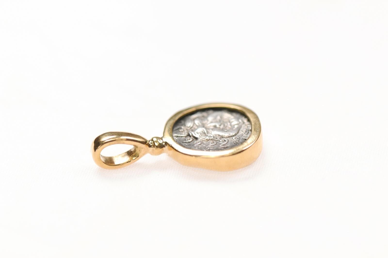 Dracme d'argento - Gorgoneion con finiture in oro 22 carati in vendita 3