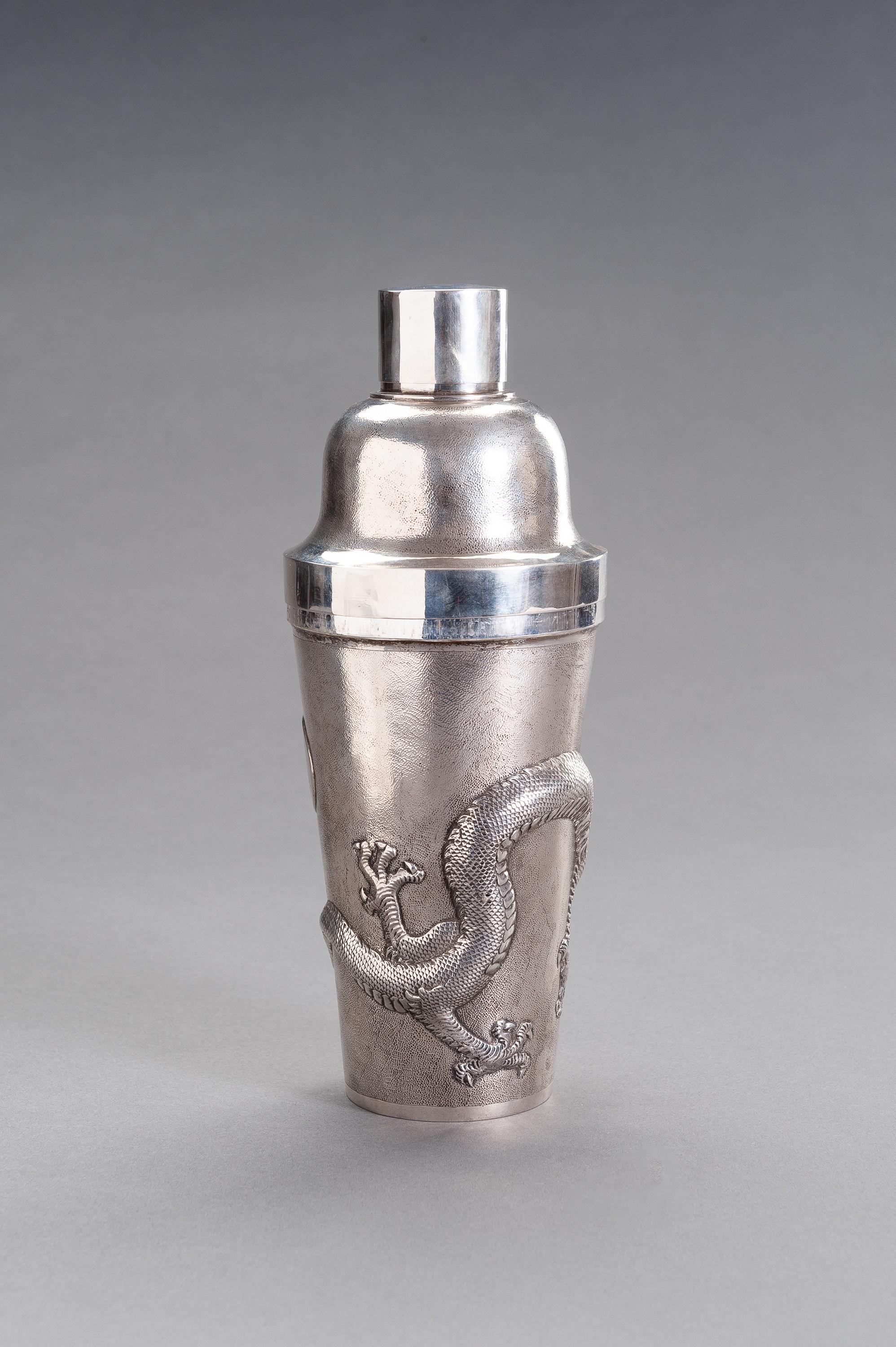 Silberner Drachen-Cocktailshaker, China, um 1920 (20. Jahrhundert) im Angebot