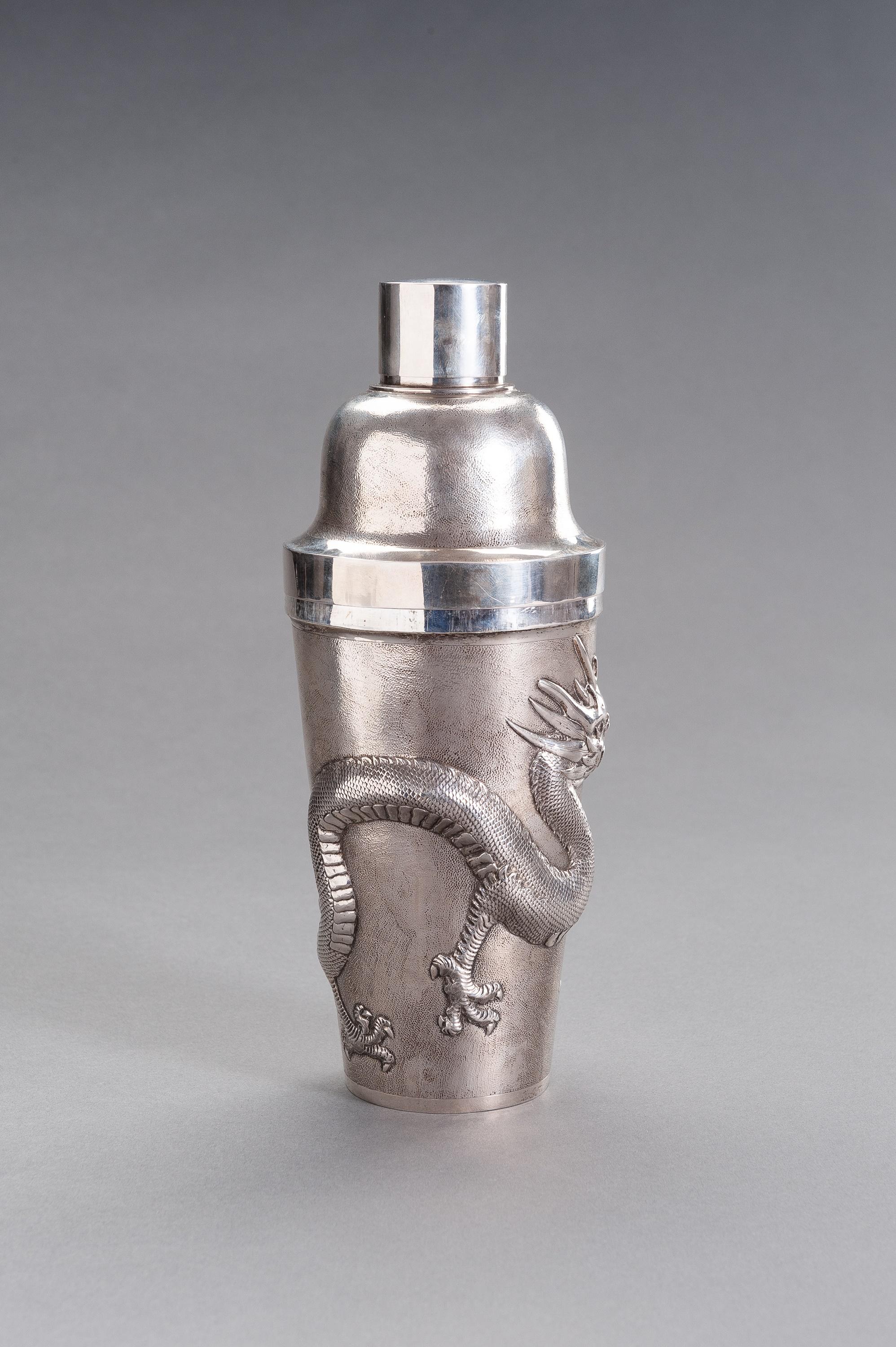 Silberner Drachen-Cocktailshaker, China, um 1920 im Angebot 1
